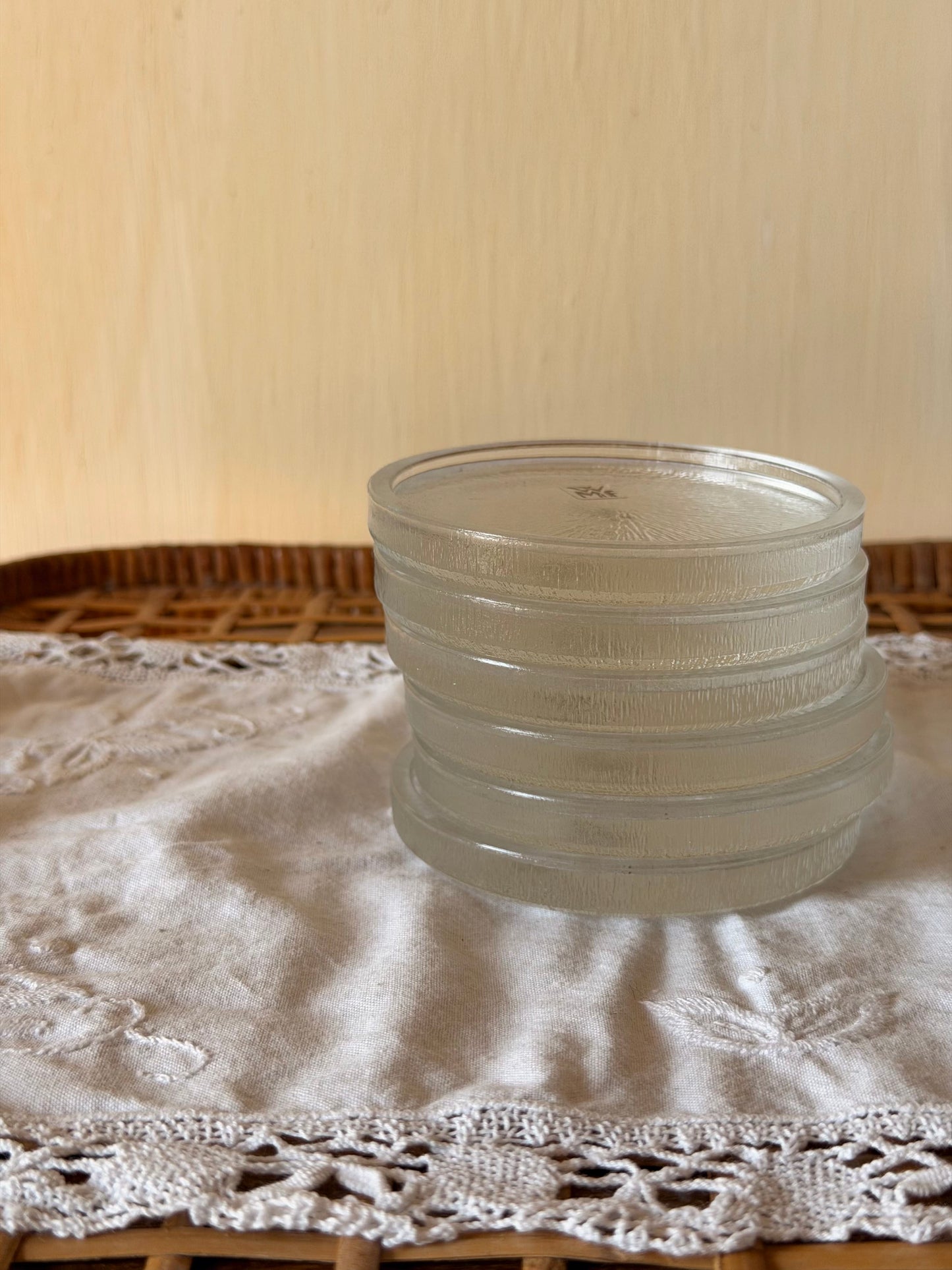 Set de 6 suporturi de pahare din sticlǎ texturatǎ WMF