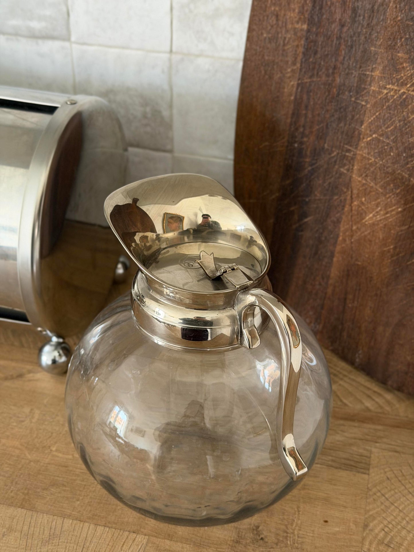 Carafǎ mare vintage din sticlǎ și inox