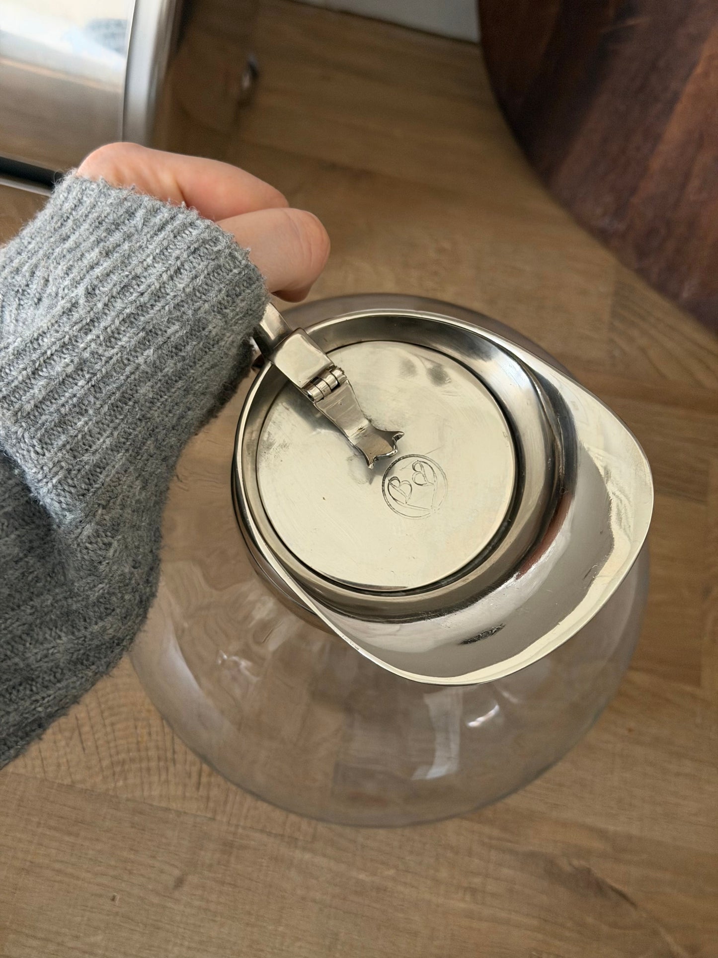 Carafǎ mare vintage din sticlǎ și inox