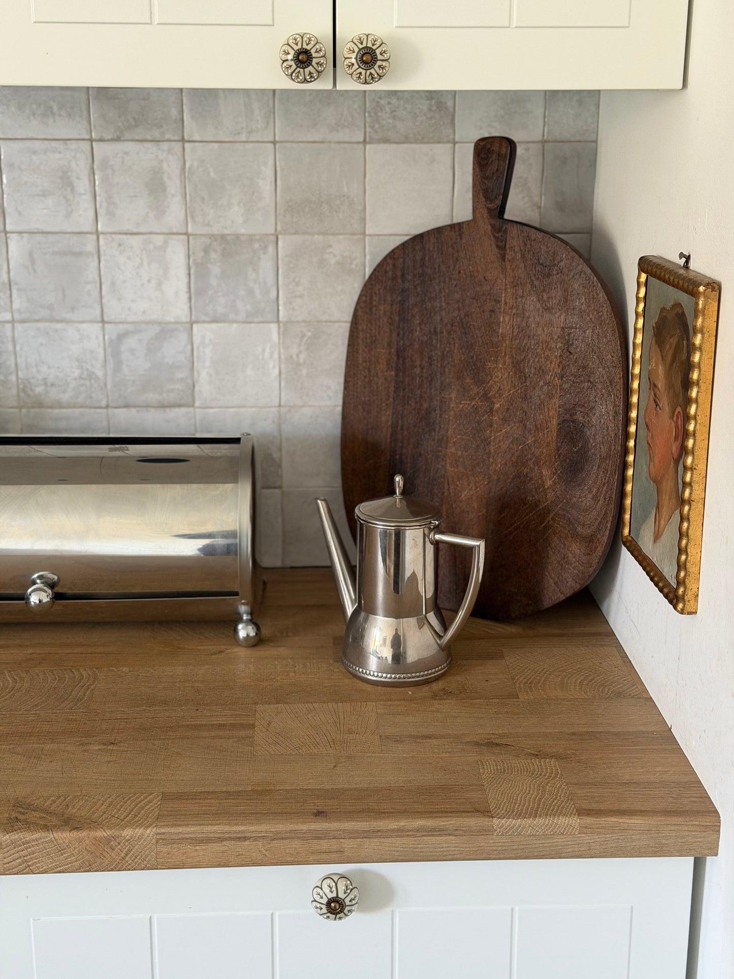 `Cafetierǎ din inox Art Nouveau