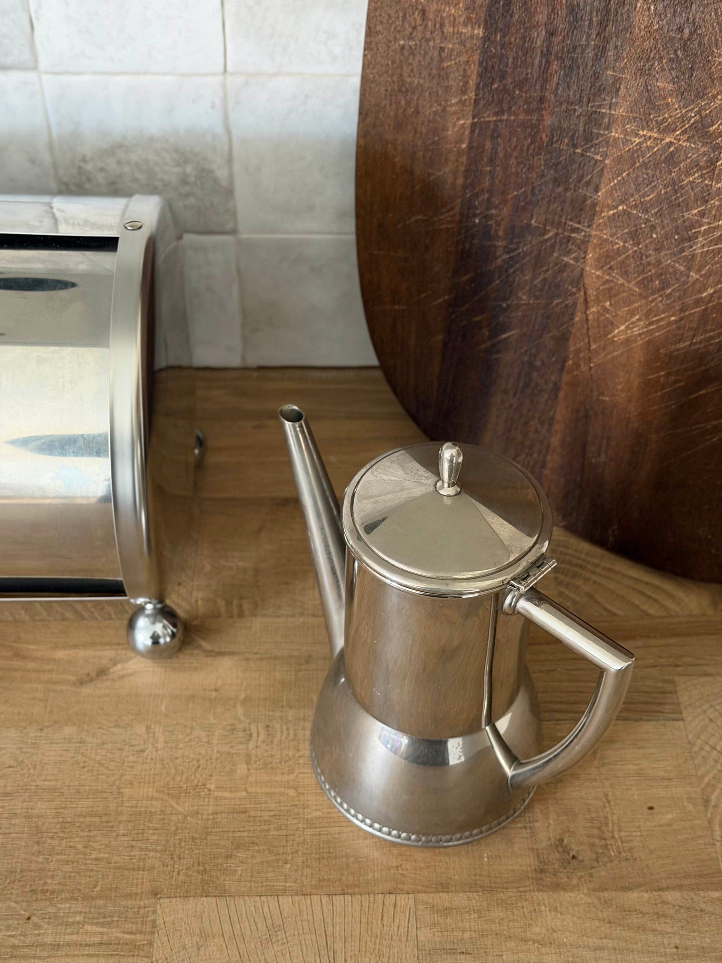`Cafetierǎ din inox Art Nouveau