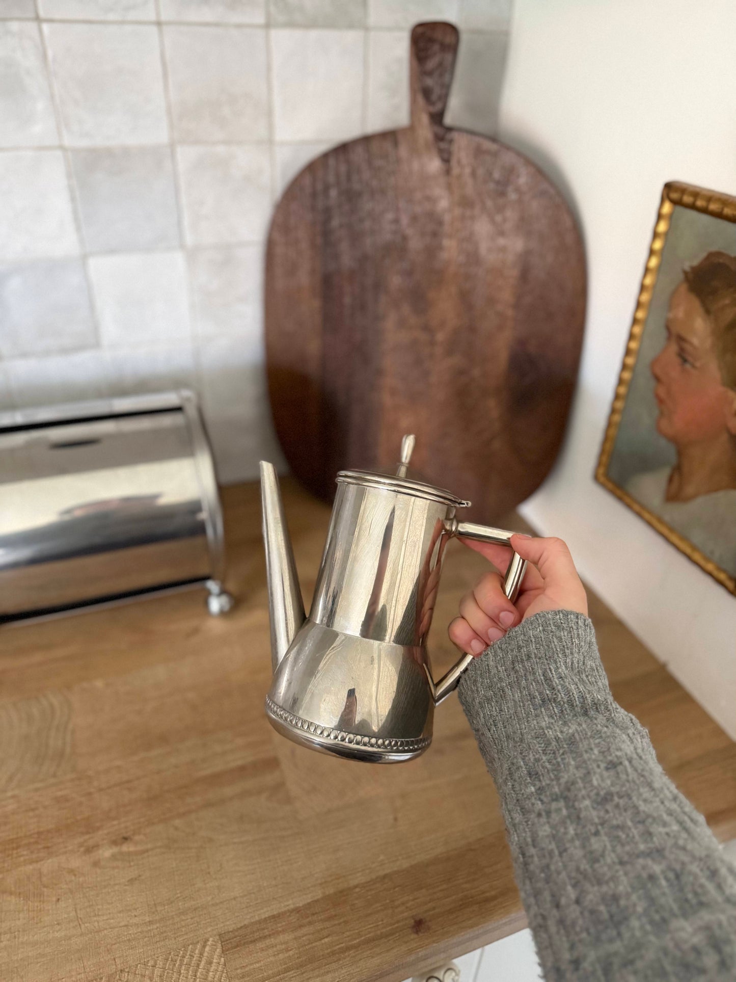 `Cafetierǎ din inox Art Nouveau