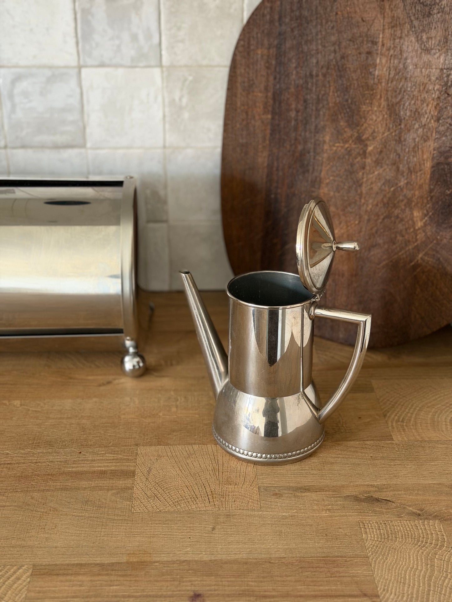 `Cafetierǎ din inox Art Nouveau