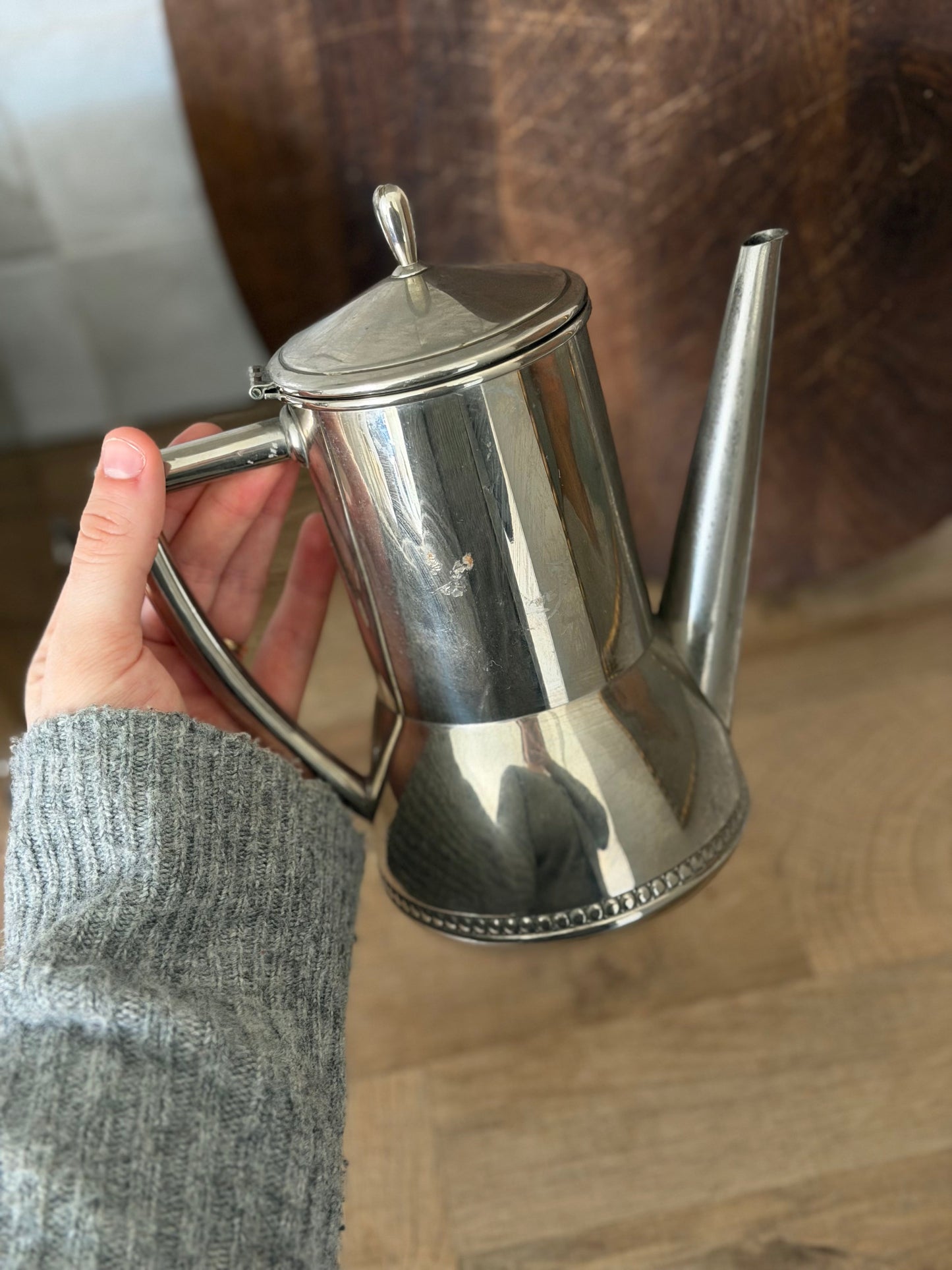 `Cafetierǎ din inox Art Nouveau