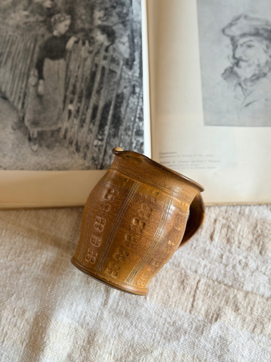 Vaza/Carafa din ceramica lucrată manual cu gravuri florale