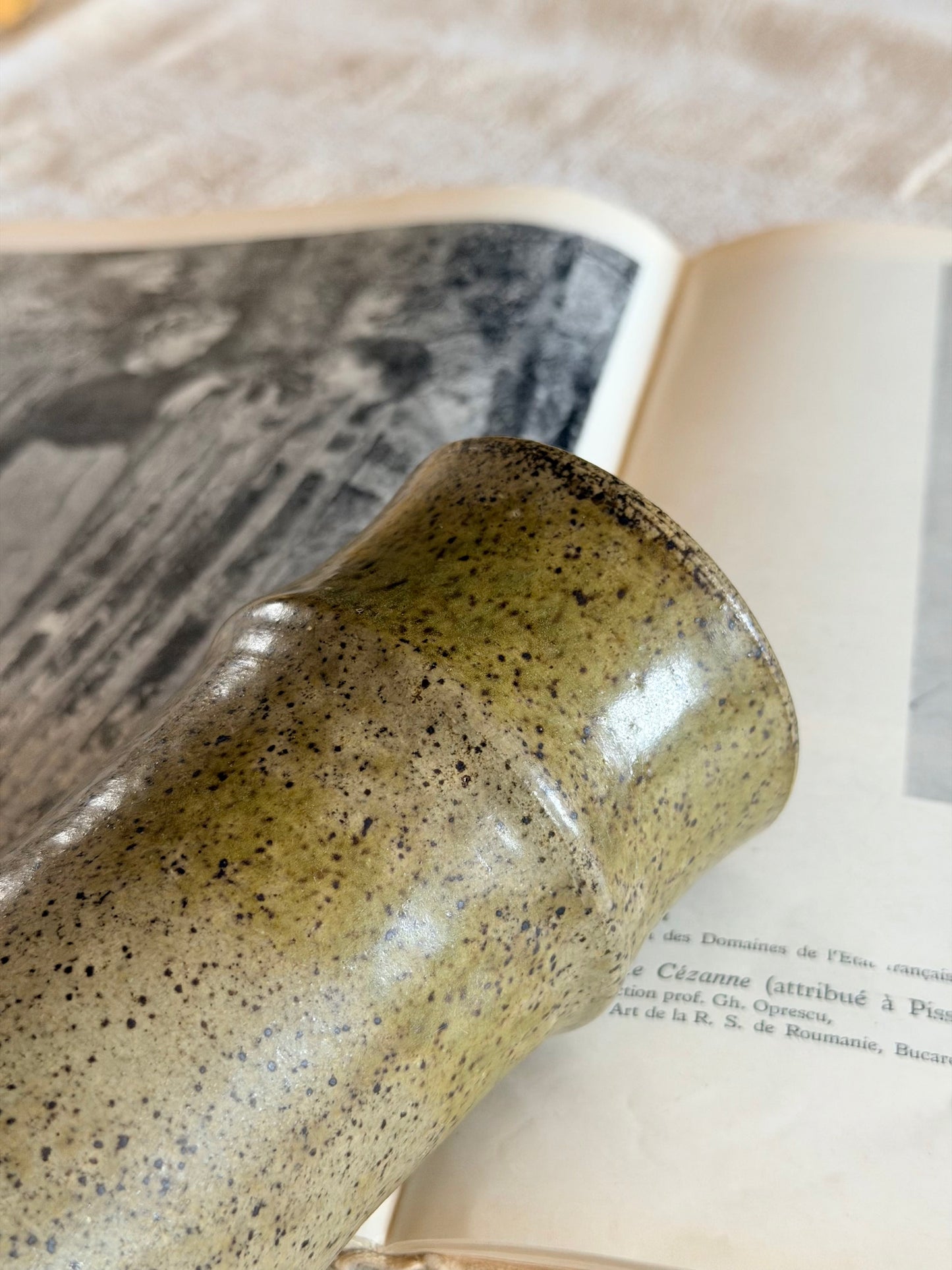Vaza vintage înaltă din ceramica pistruiata