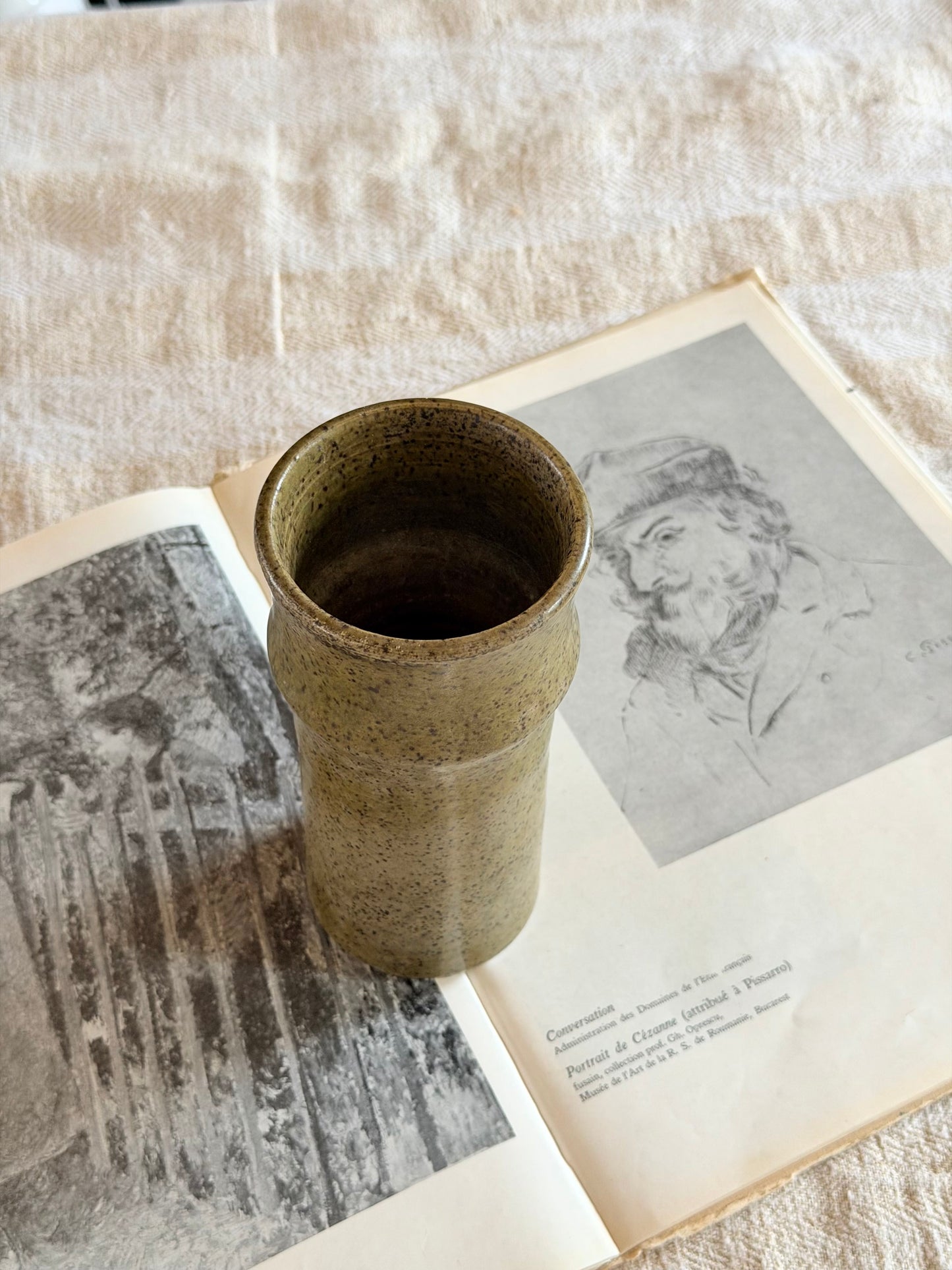 Vaza vintage înaltă din ceramica pistruiata