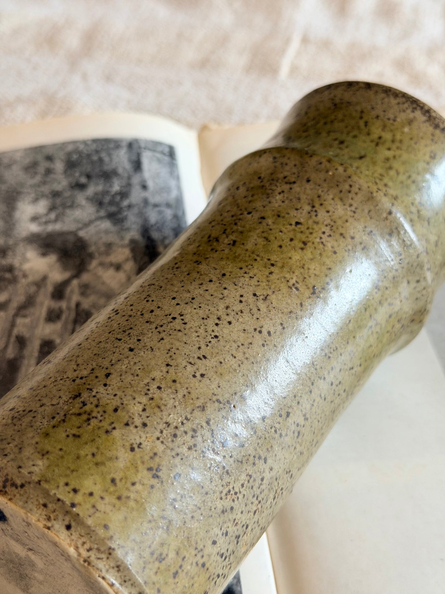 Vaza vintage înaltă din ceramica pistruiata