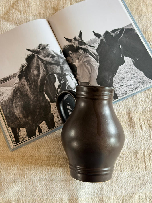 Vaza vintage tip ulcior din ceramica, lucrata manual