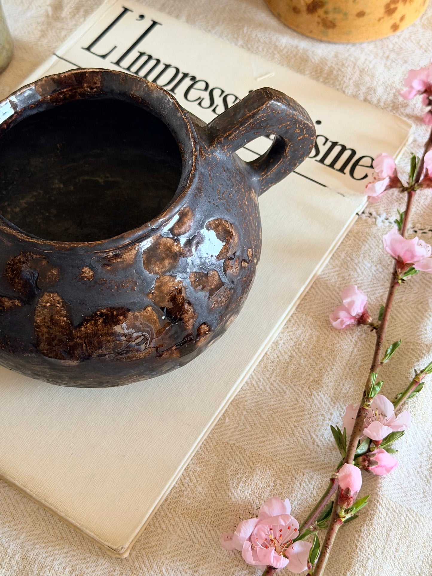 Vaza unică vintage lucrată manual din ceramica