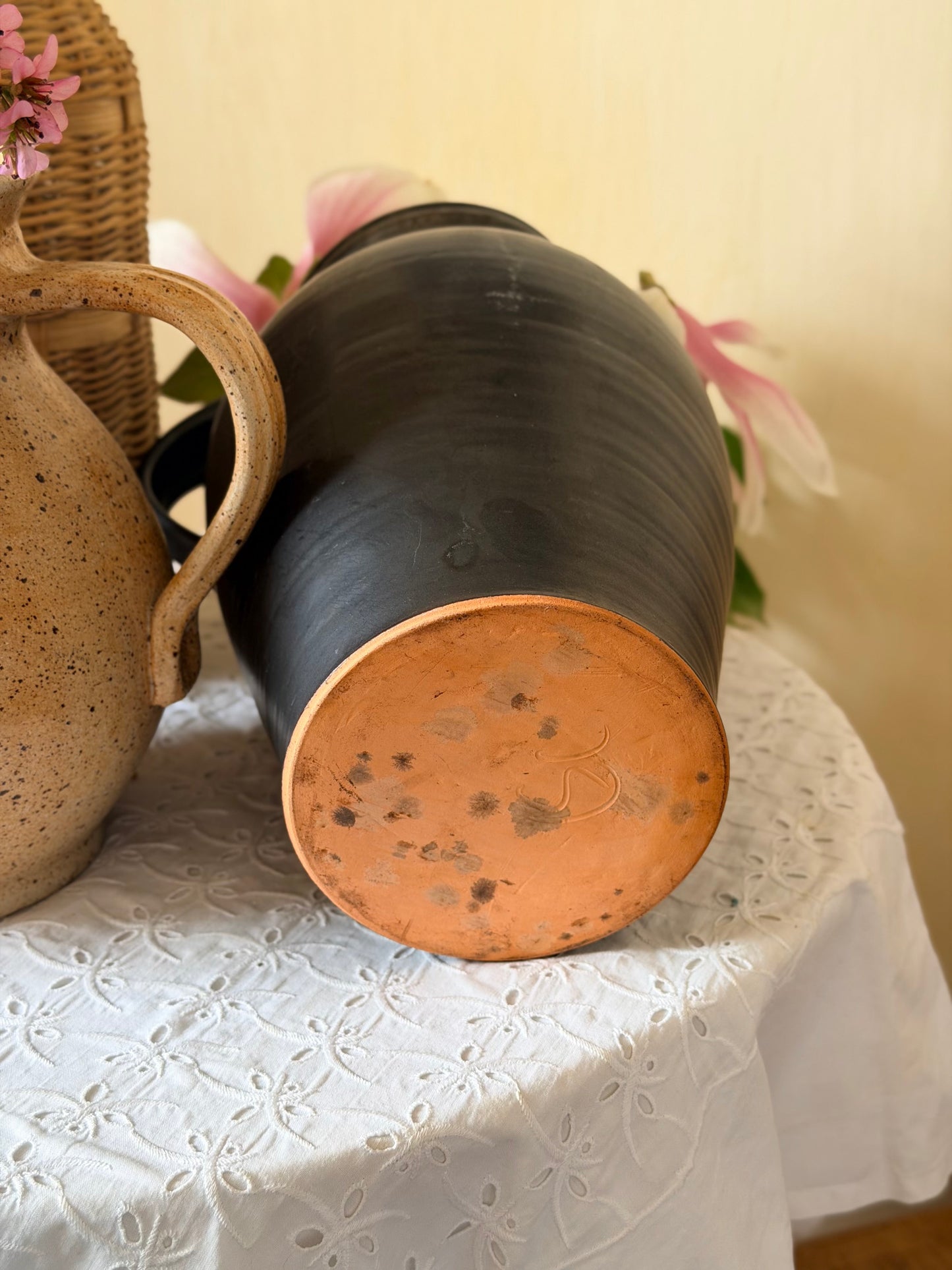 Vază vintage înaltă din ceramică, semnată