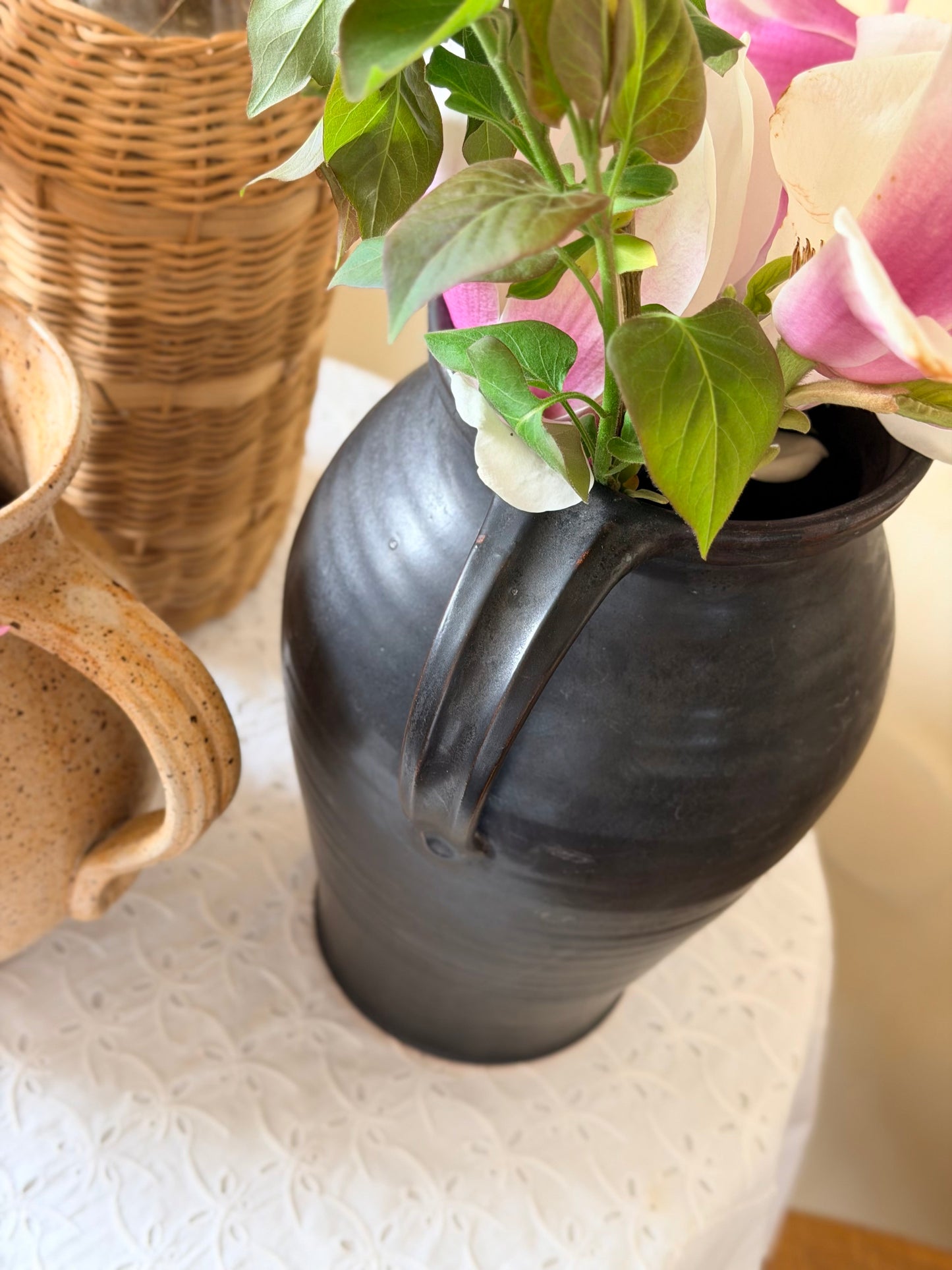 Vază vintage înaltă din ceramică, semnată