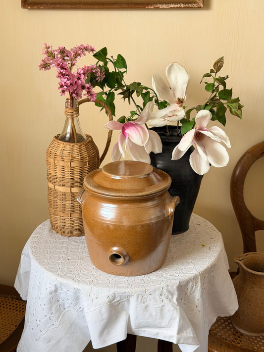 Vas rar franțuzesc din lut cu cu capac, cca 1960