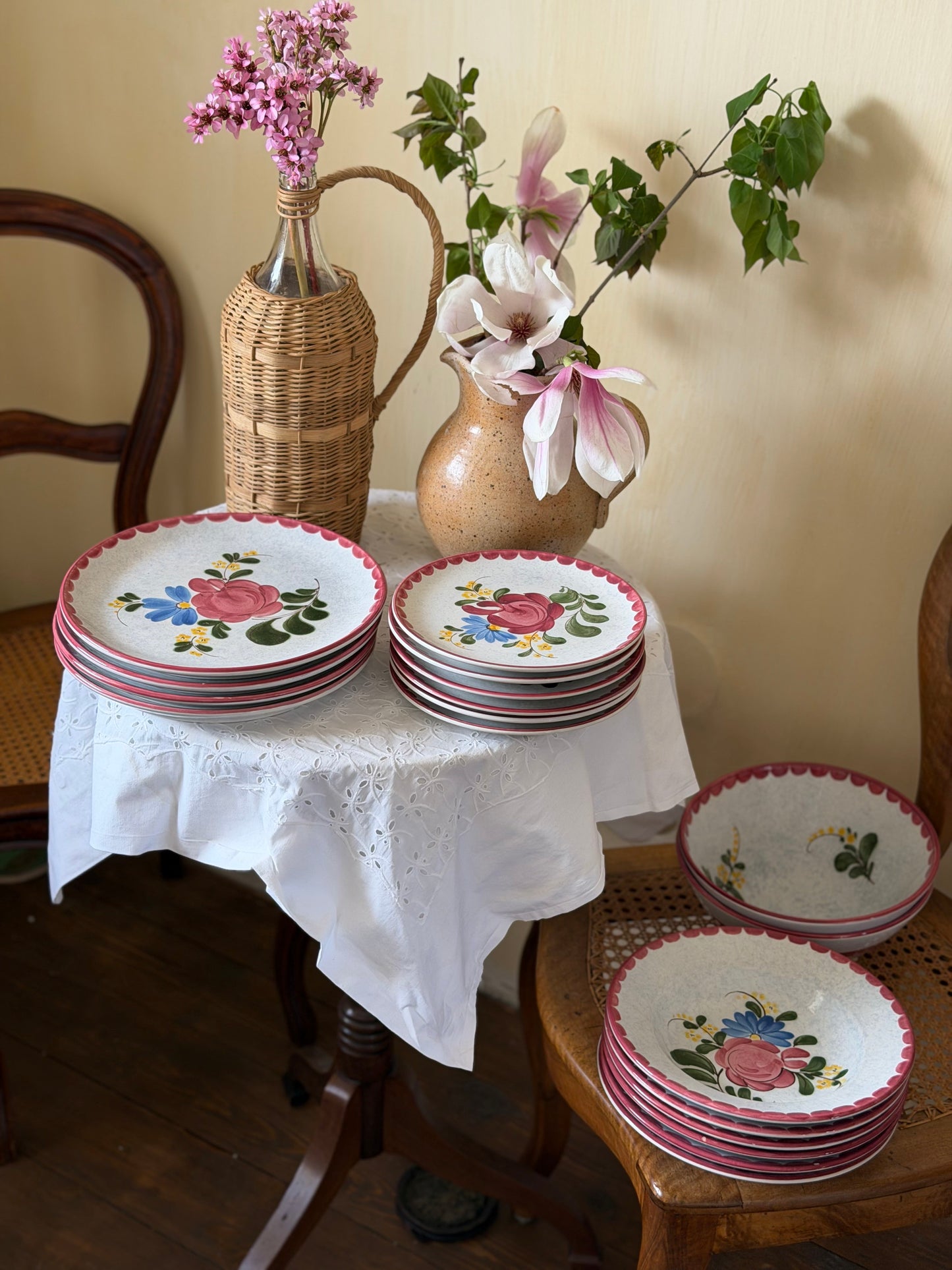 Diverse seturi de masă pictate manual din ceramică