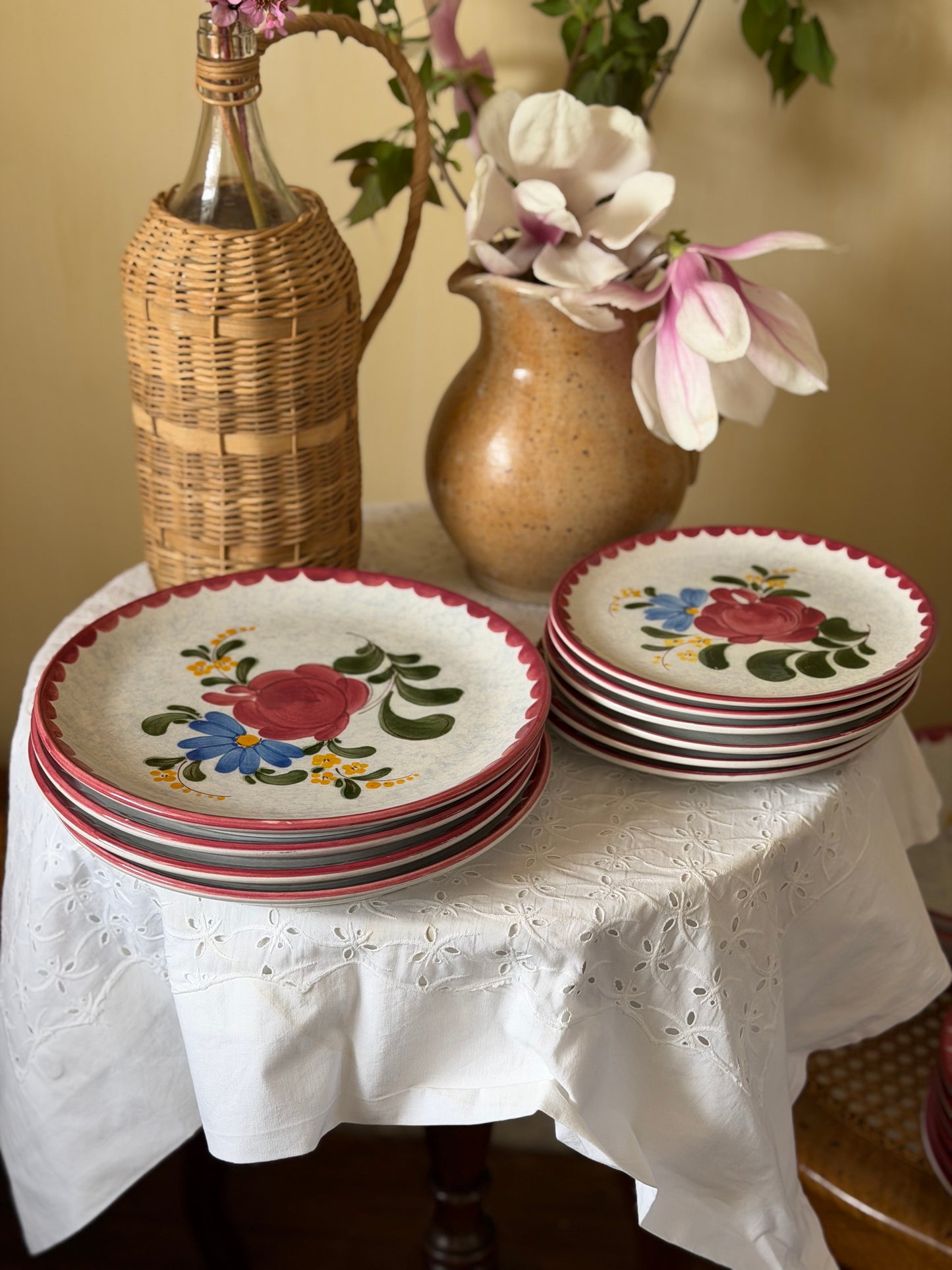 Diverse seturi de masă pictate manual din ceramică