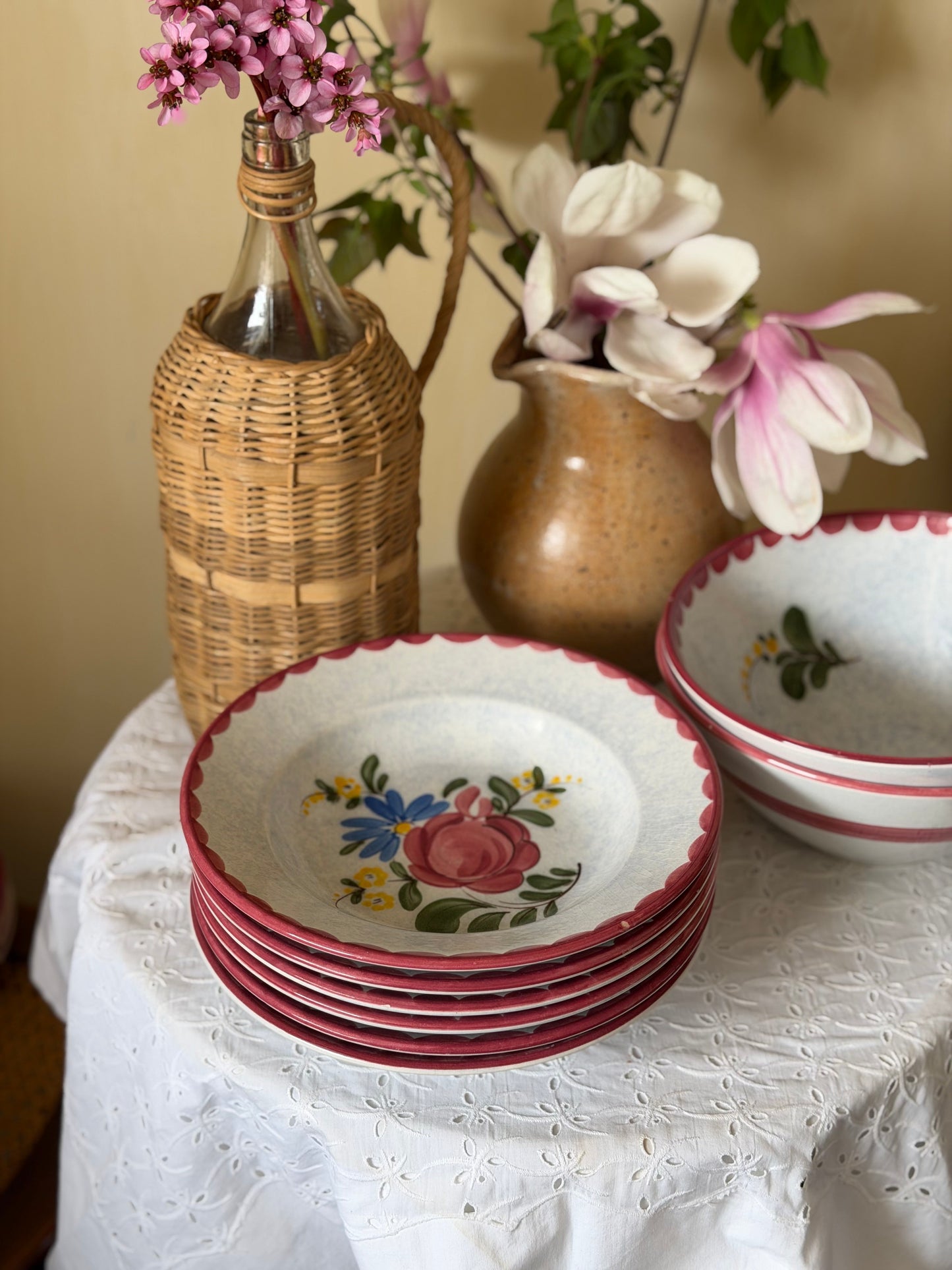 Diverse seturi de masă pictate manual din ceramică