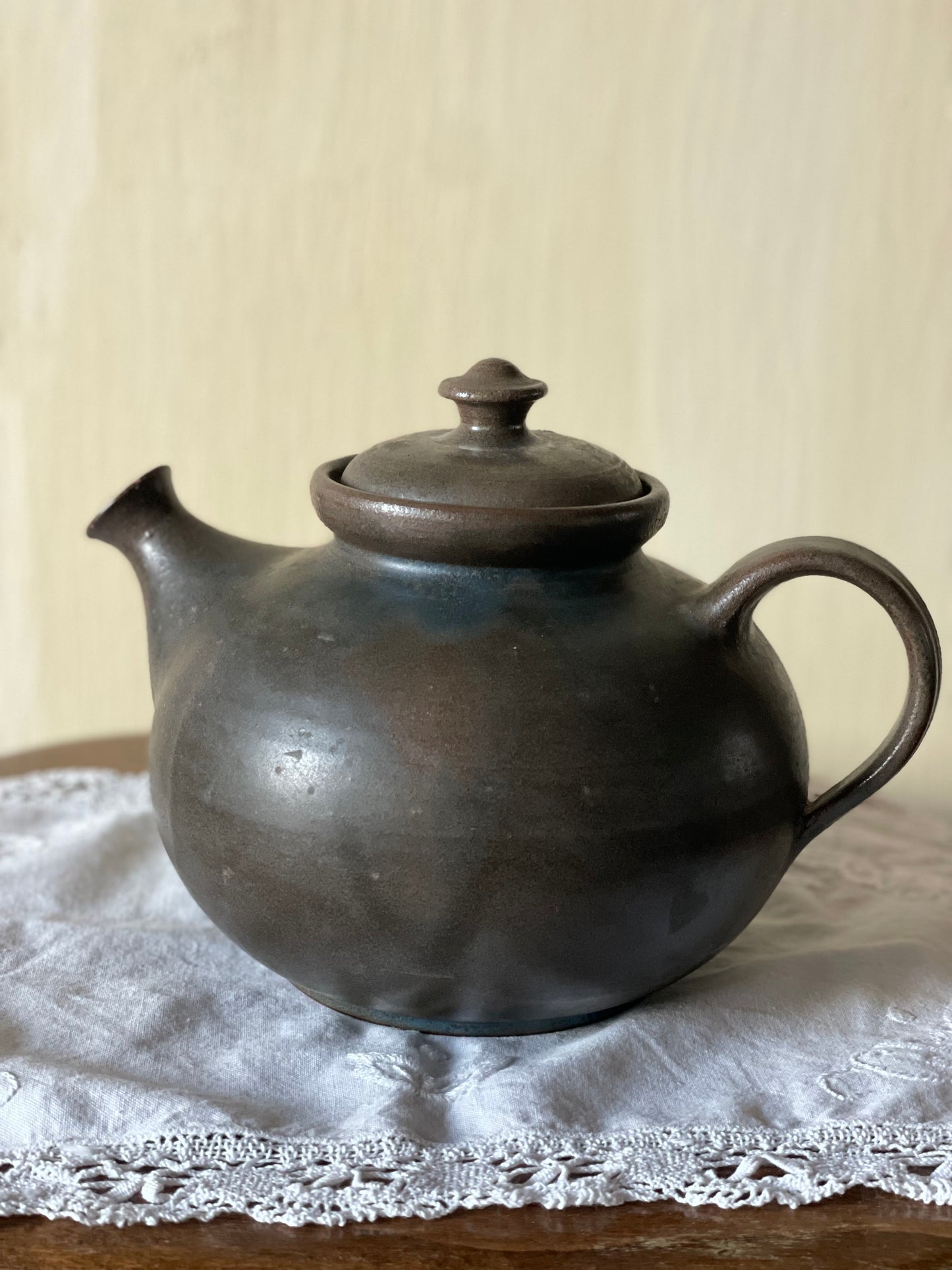 Ceainic ceramicǎ glazuratǎ Franța