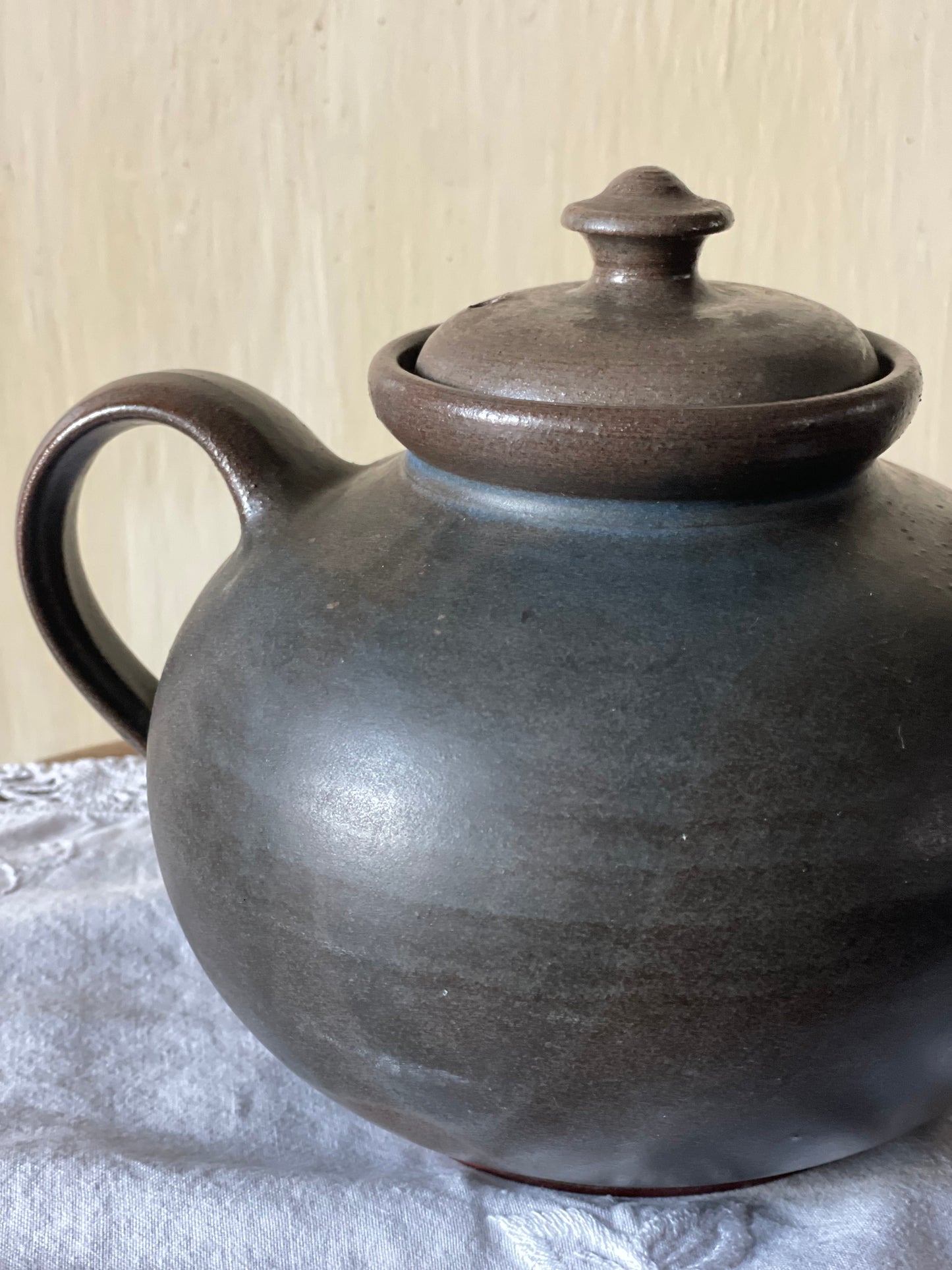 Ceainic ceramicǎ glazuratǎ Franța