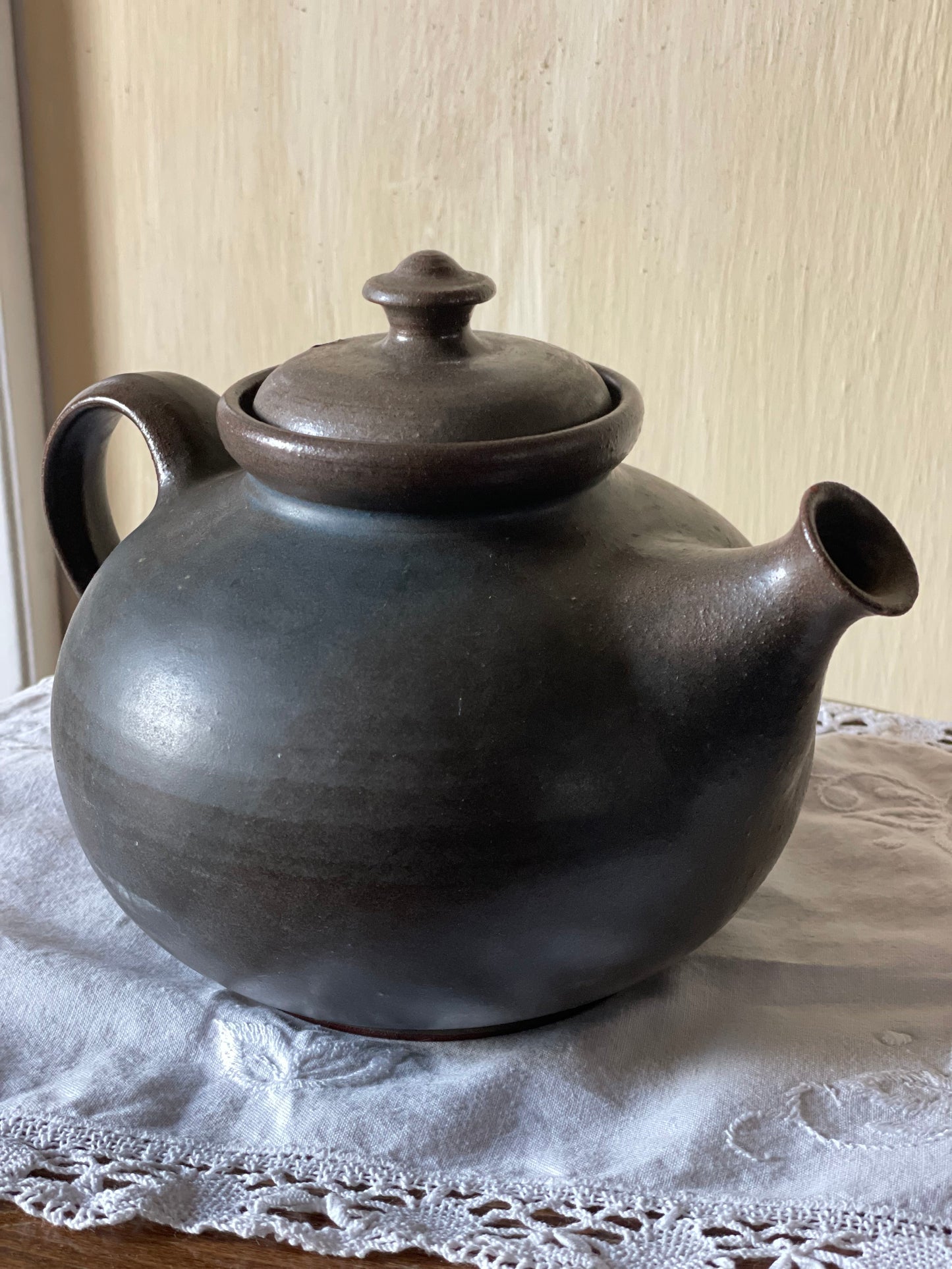 Ceainic ceramicǎ glazuratǎ Franța