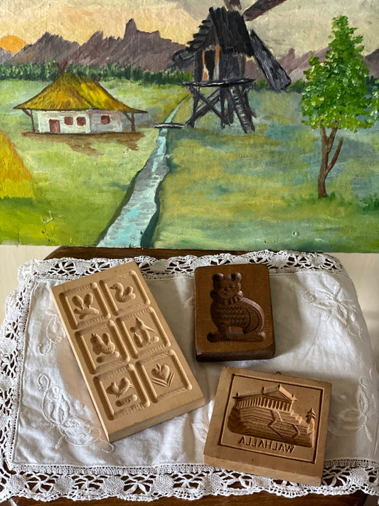 Diverse matrițe de biscuiți din lemn