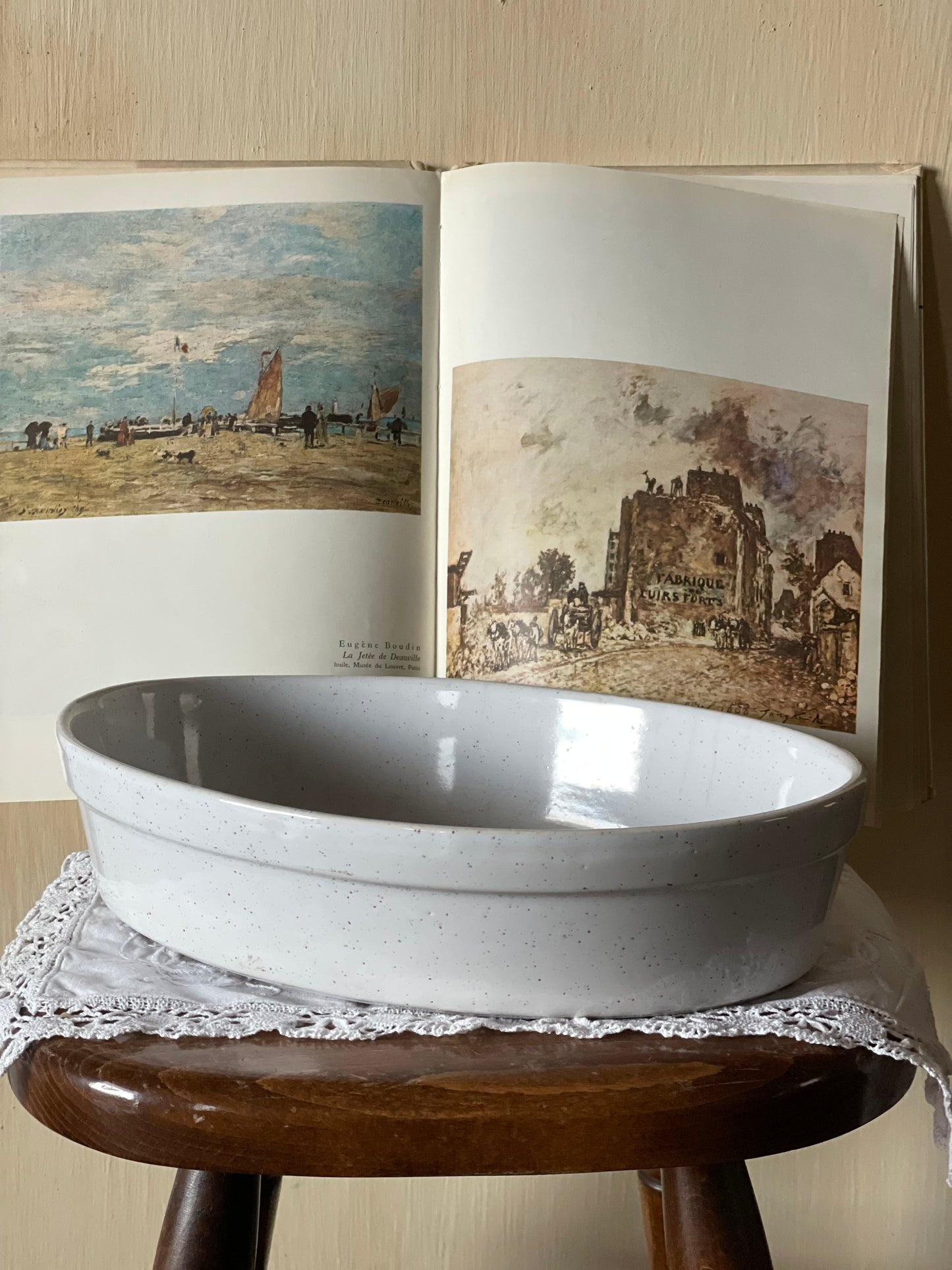 Vas de copt mare din ceramicǎ pistruiatǎ, Franța