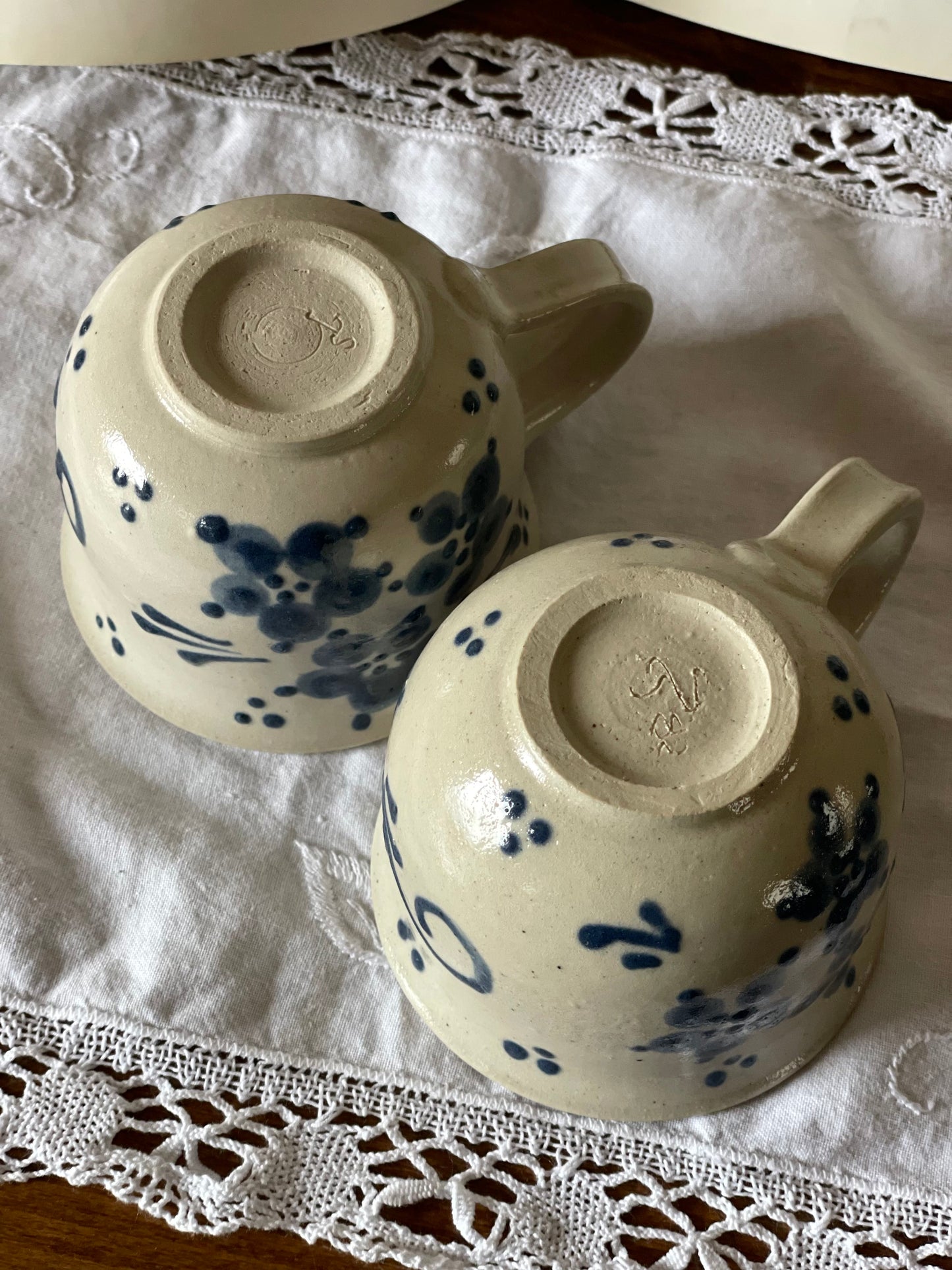 Set de douǎ cǎni din lut lucrat manual