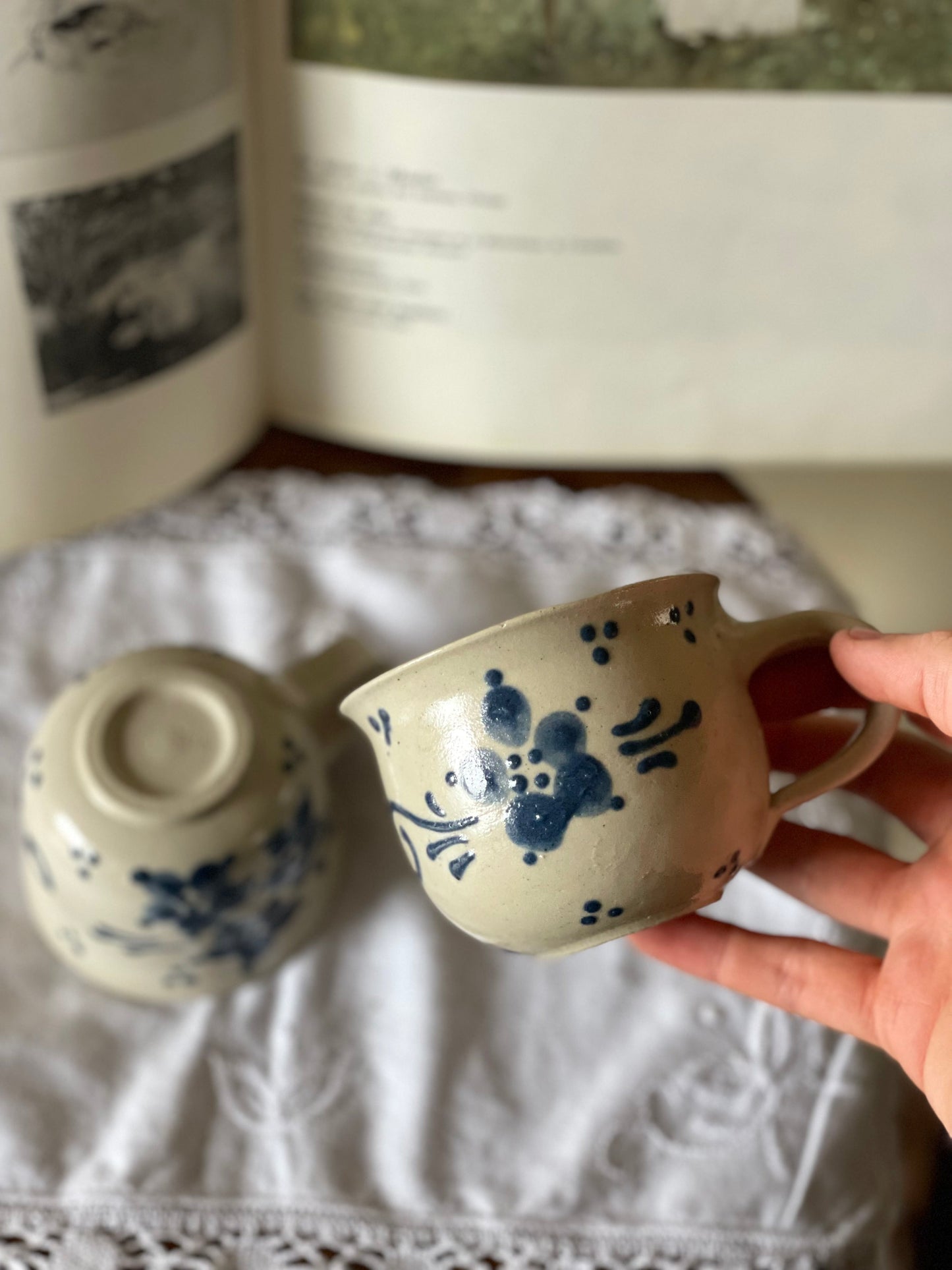 Set de douǎ cǎni din lut lucrat manual