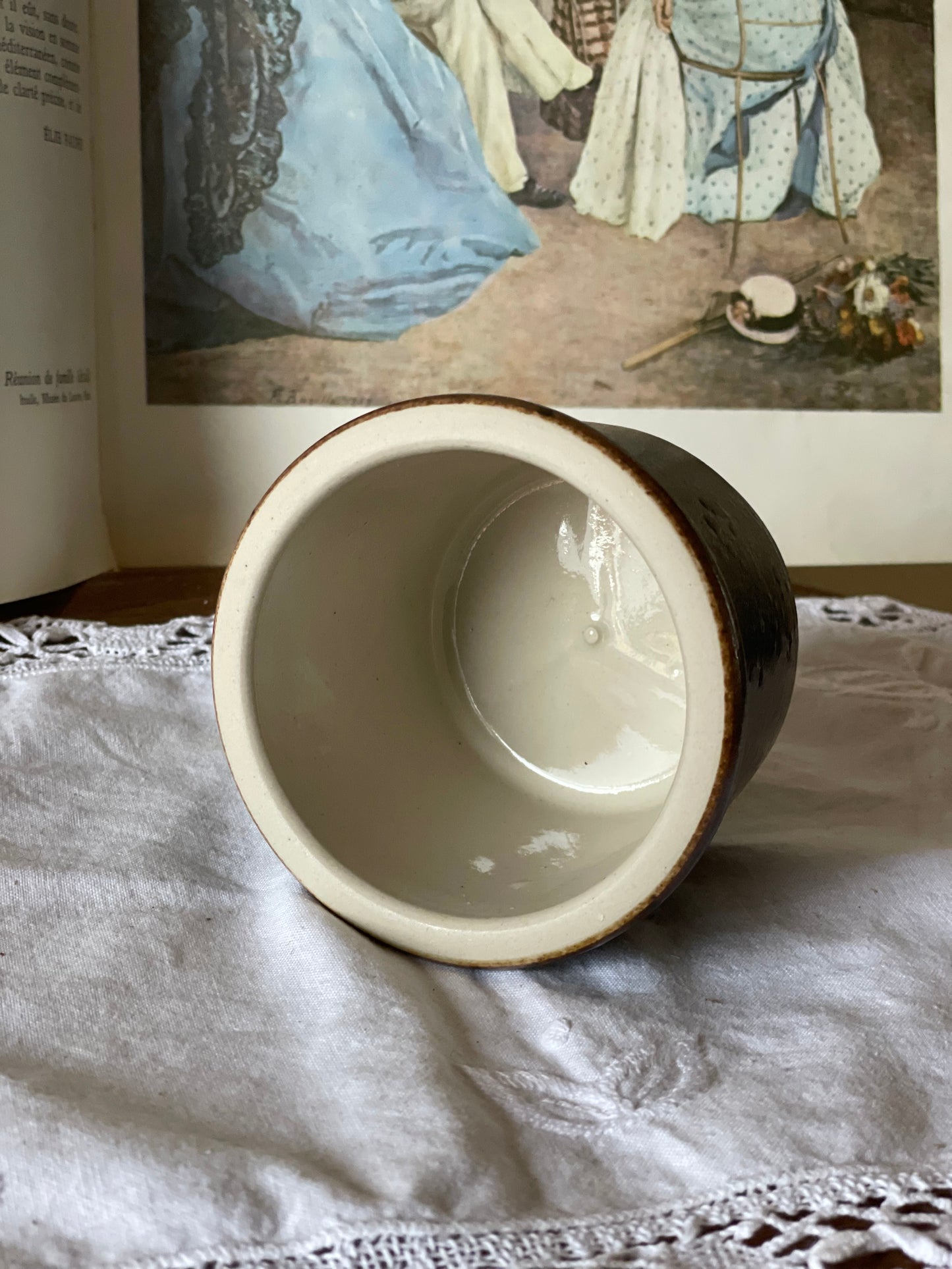 Diverse cǎni din ceramicǎ pentru cafea/ceai