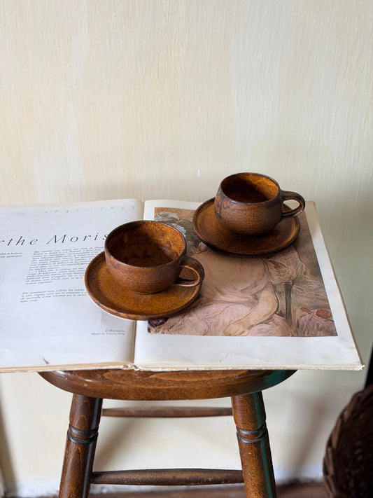 Set vintage de cană și farfurie din ceramică-lucrate manual