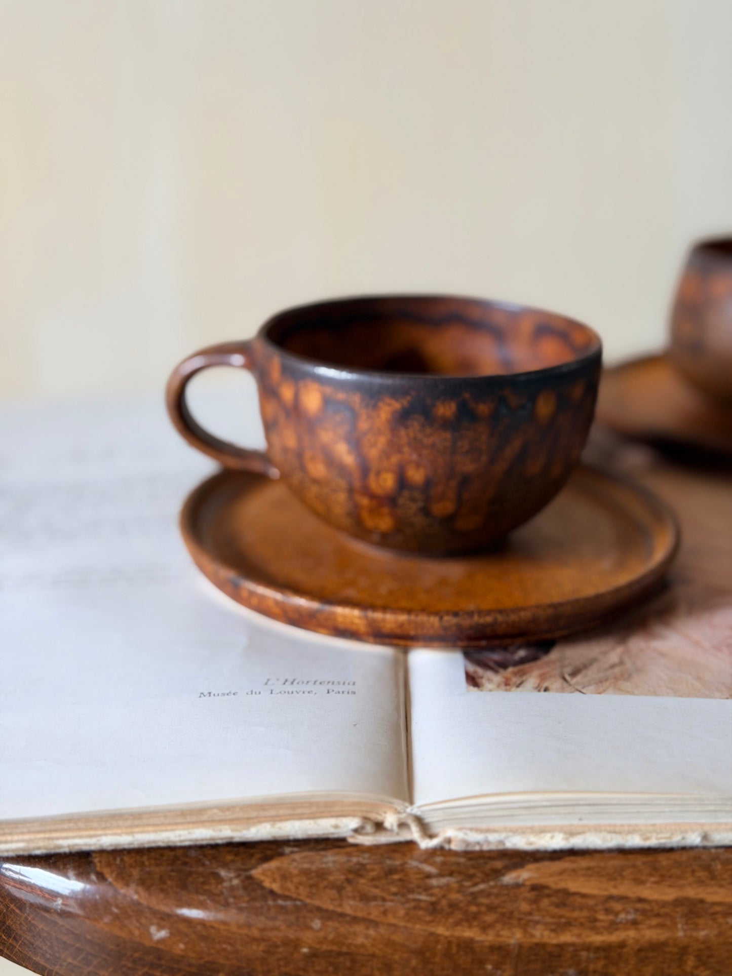 Set vintage de cană și farfurie din ceramică-lucrate manual