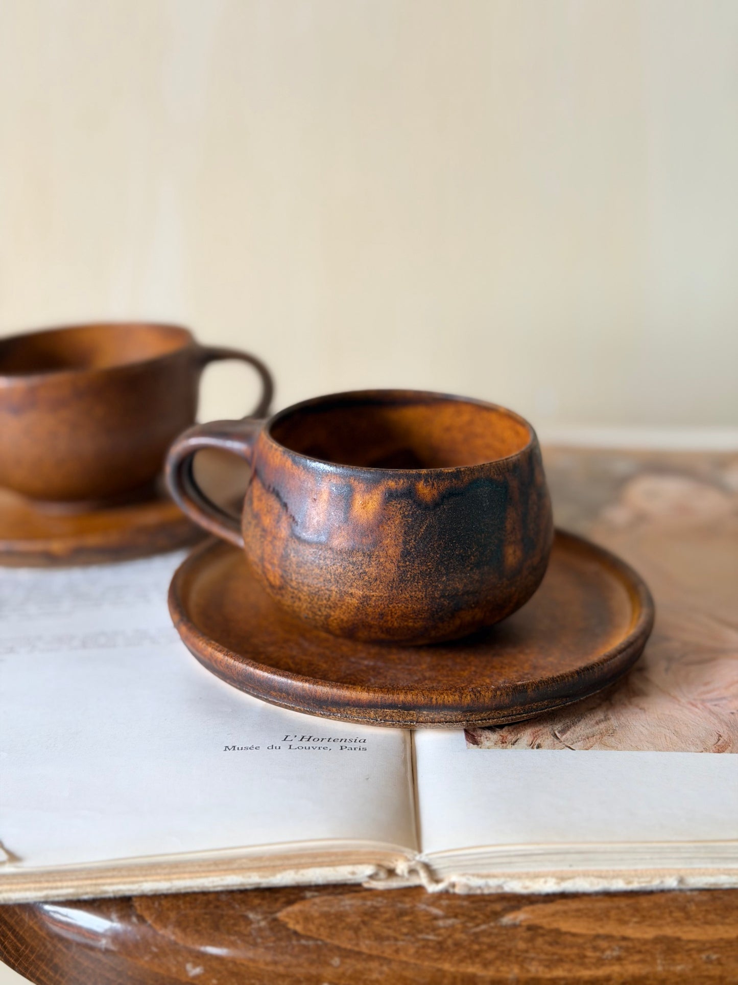 Set vintage de cană și farfurie din ceramică-lucrate manual