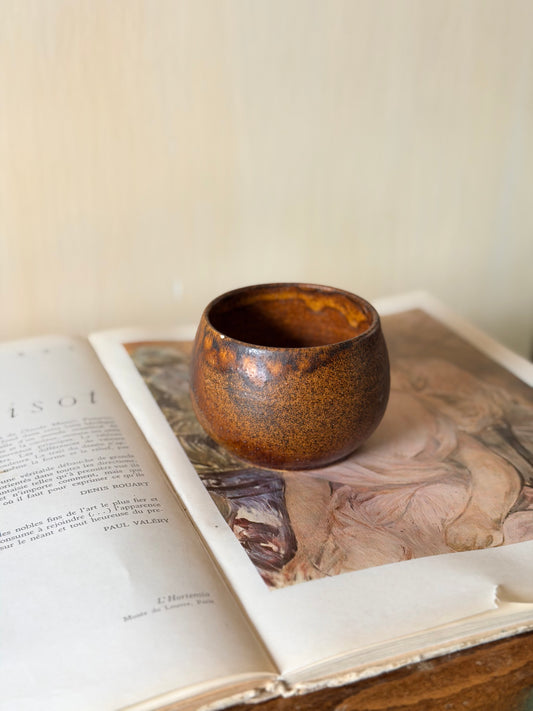 Cană vintage din ceramică lucrată manual
