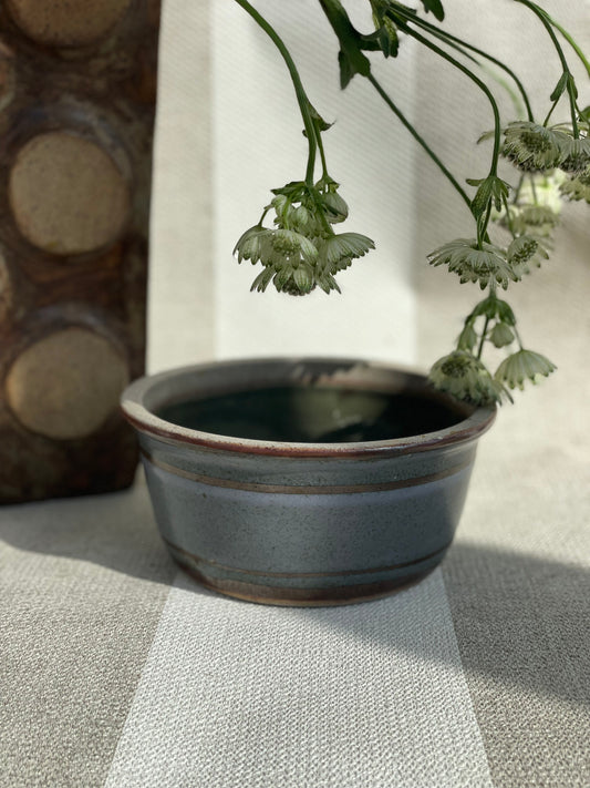 Bol tradițional japonez din ceramicǎ