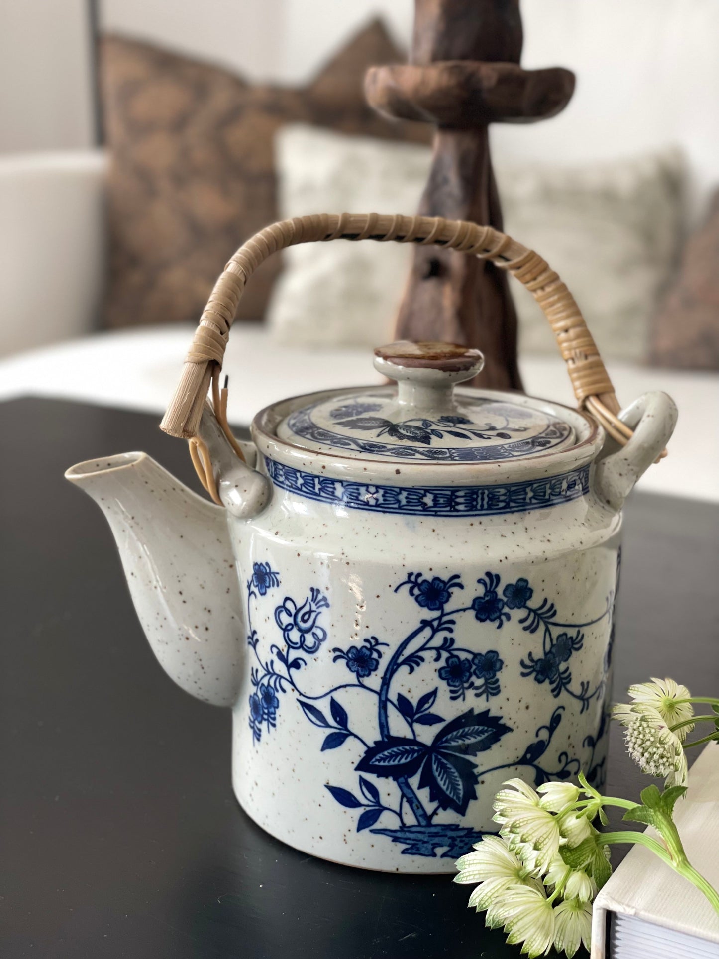 Ceainic autentic japonez, floral, cu mâner din ratan