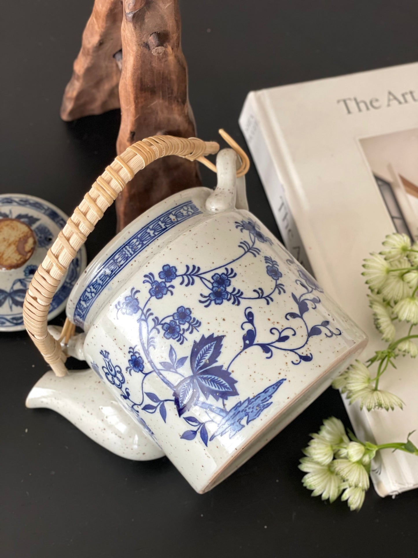 Ceainic autentic japonez, floral, cu mâner din ratan