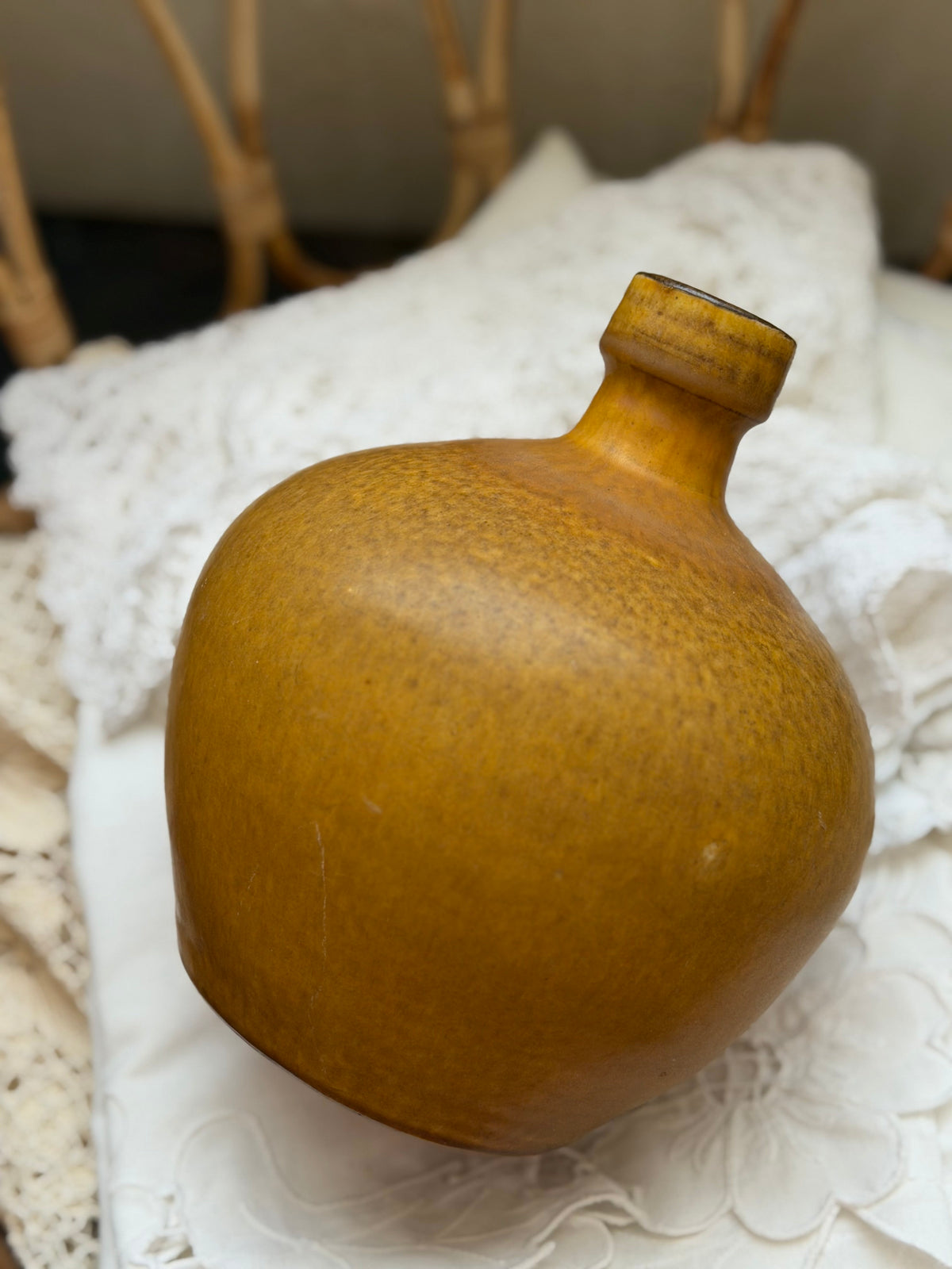 Vaza bombată din ceramica