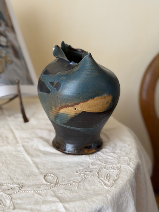 Vaza unică din ceramica, forma atipică