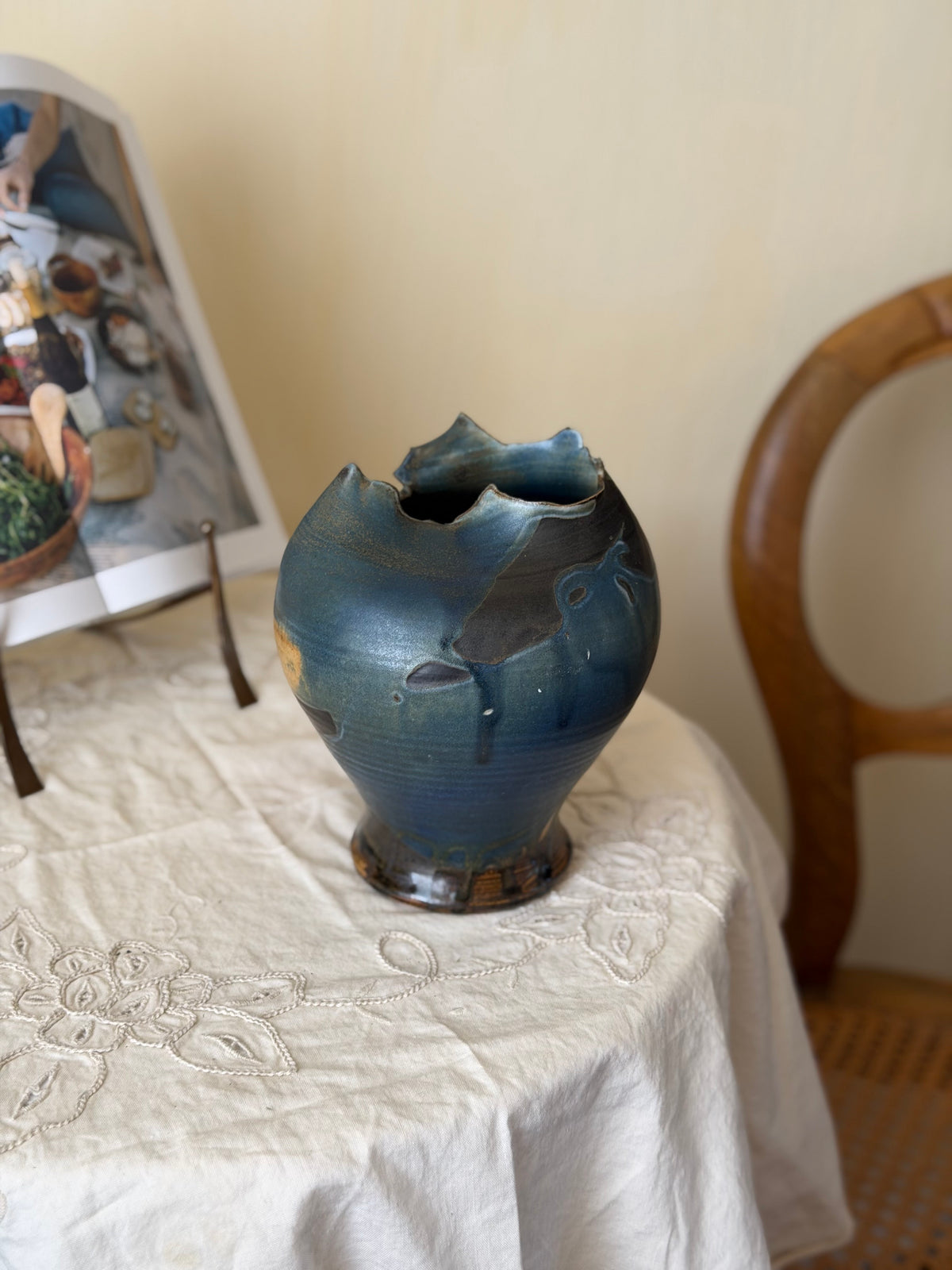 Vaza unică din ceramica, forma atipică