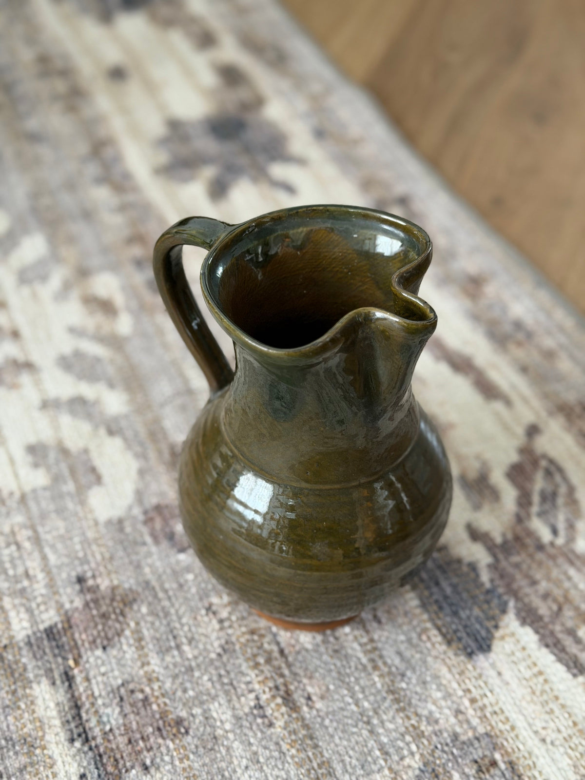 Ulcior unic din ceramica glazurată