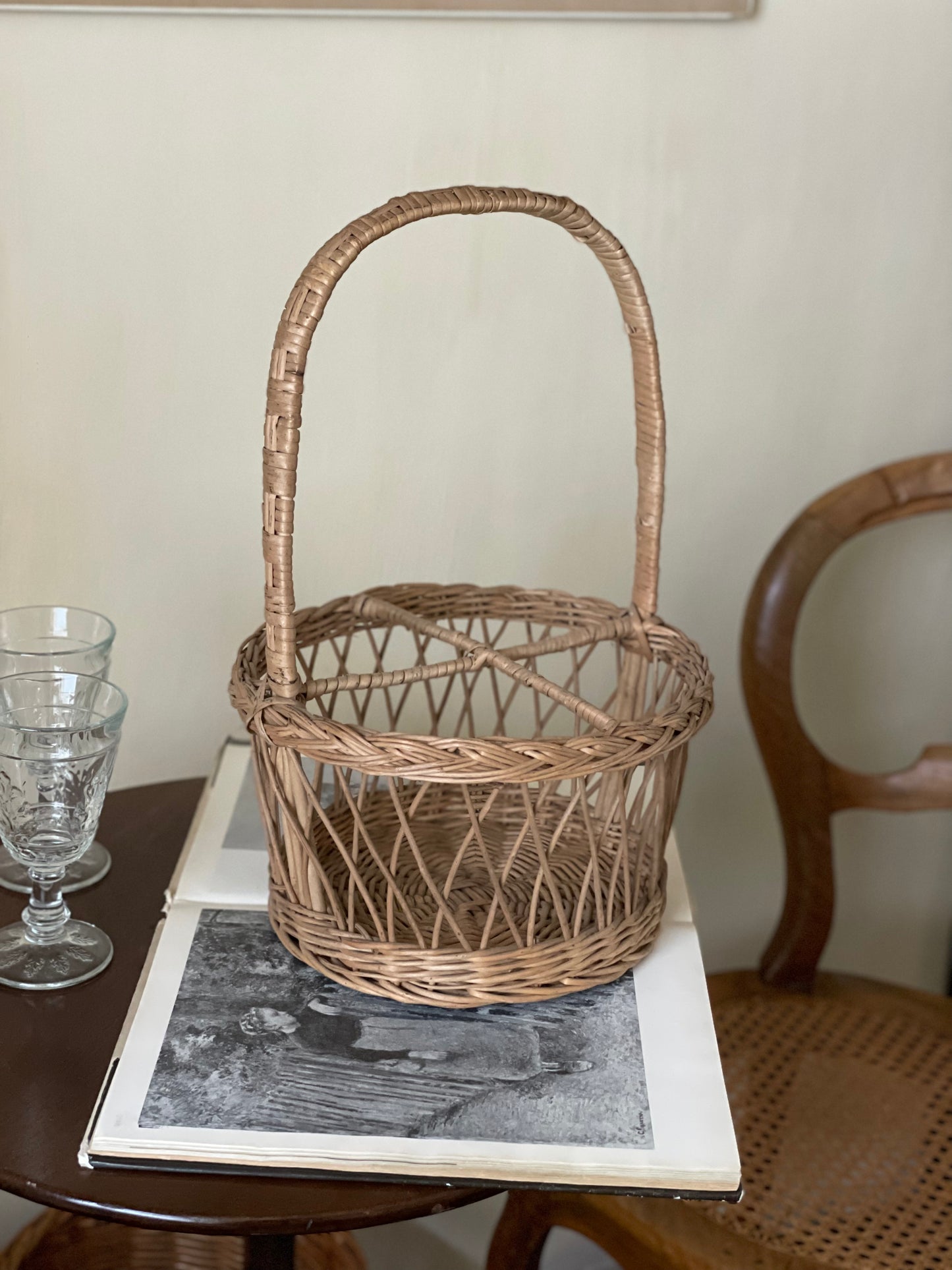 Coș din ratan compartimentat pentru băuturi