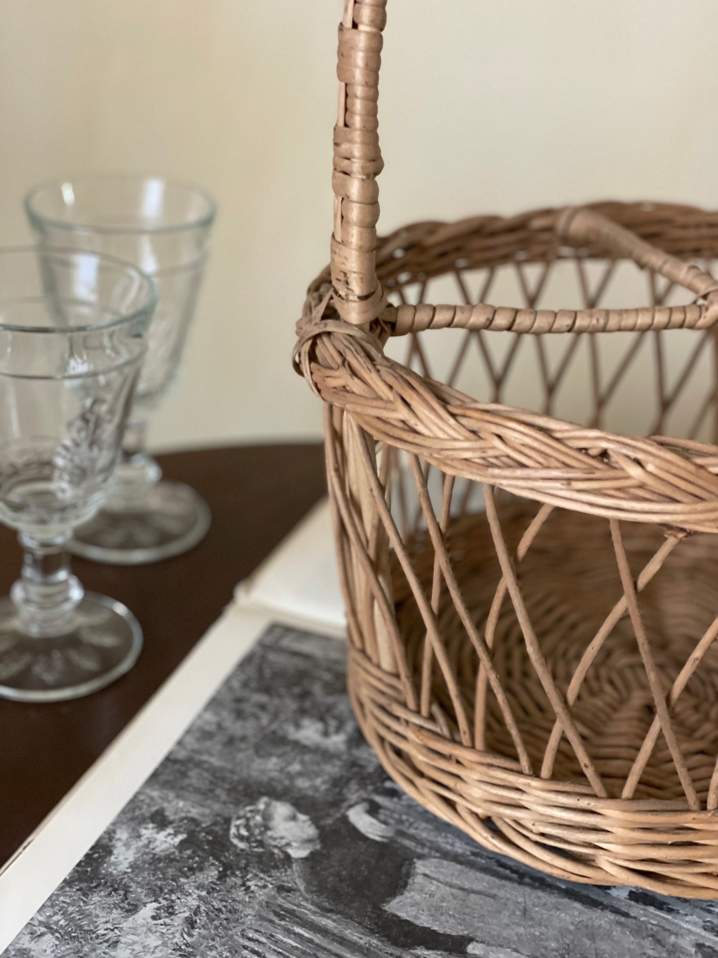 Coș din ratan compartimentat pentru băuturi