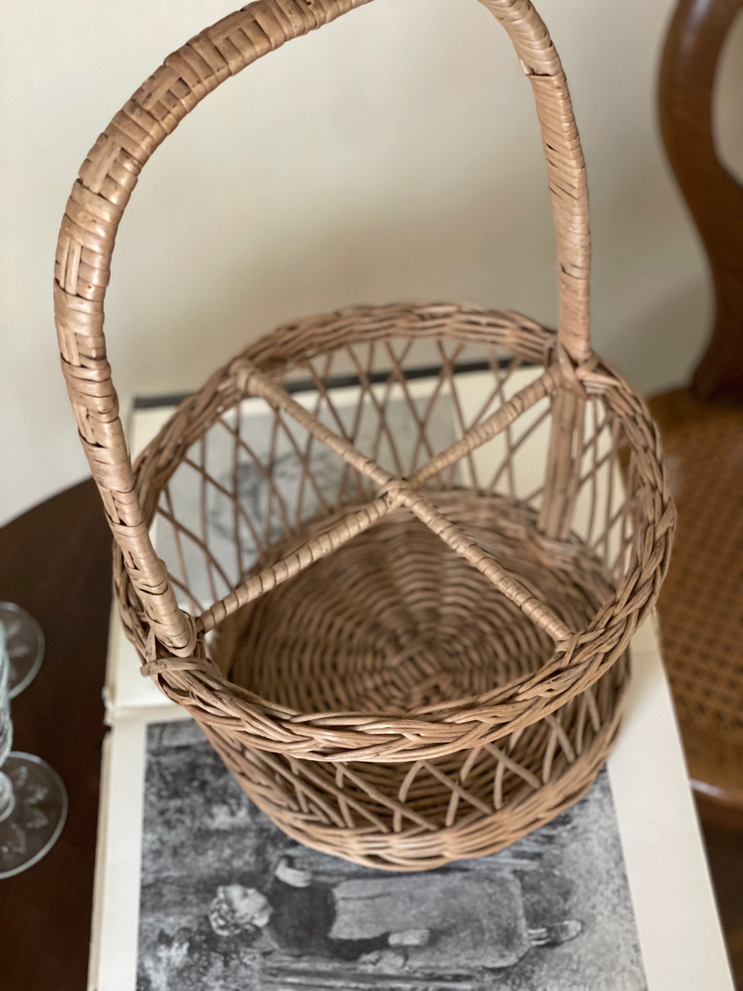 Coș din ratan compartimentat pentru băuturi