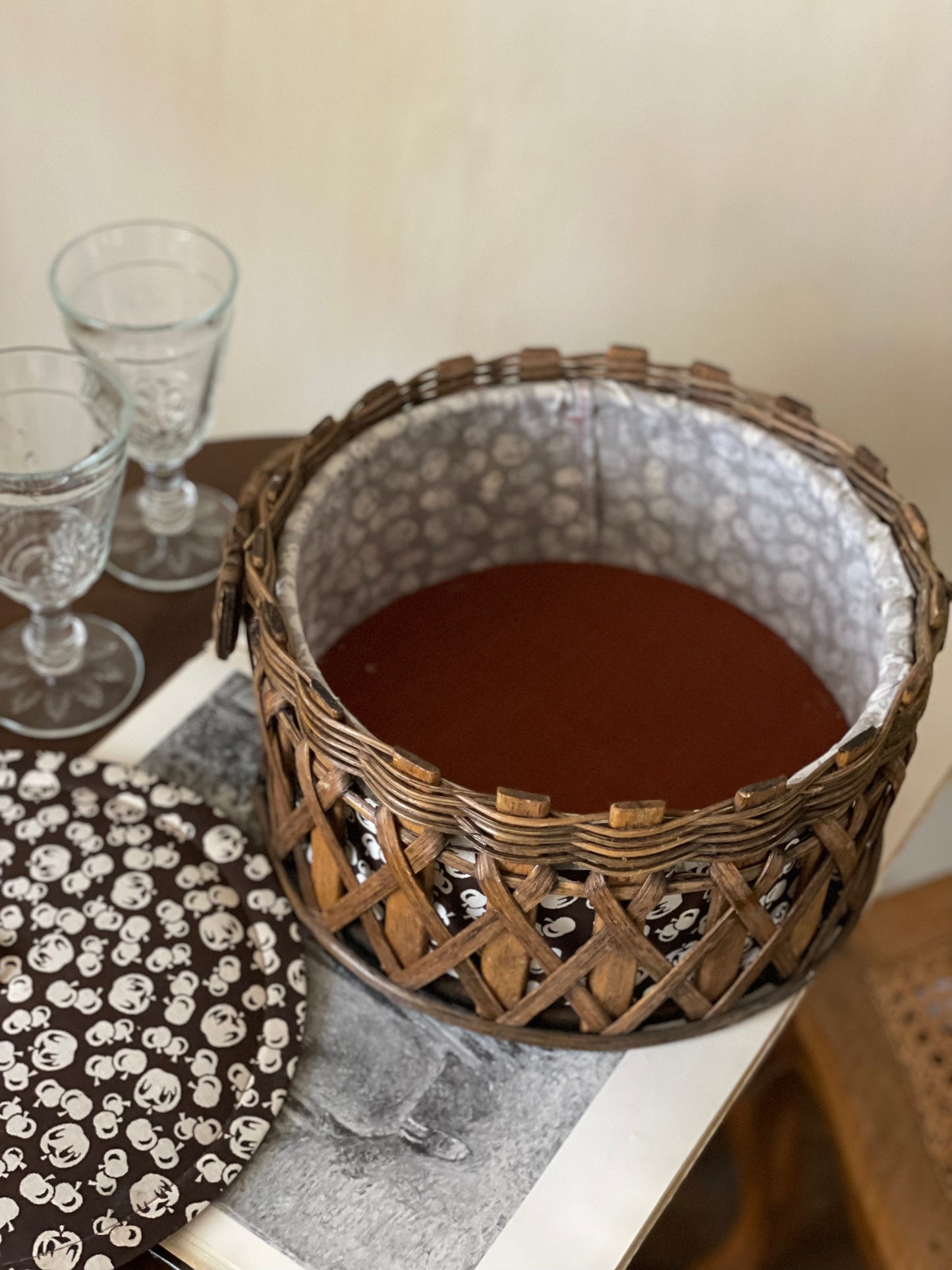 Cutie/coș vintage de cusut din ratan