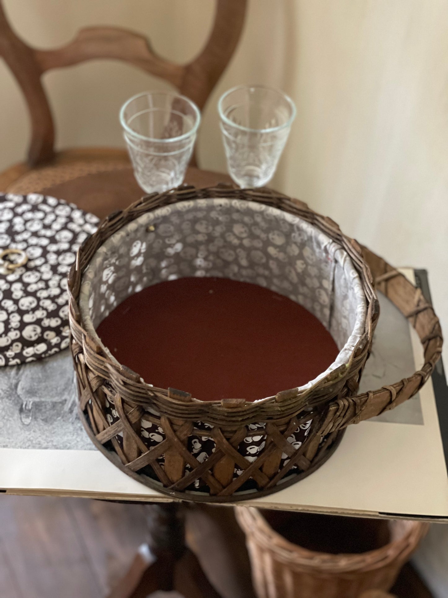 Cutie/coș vintage de cusut din ratan