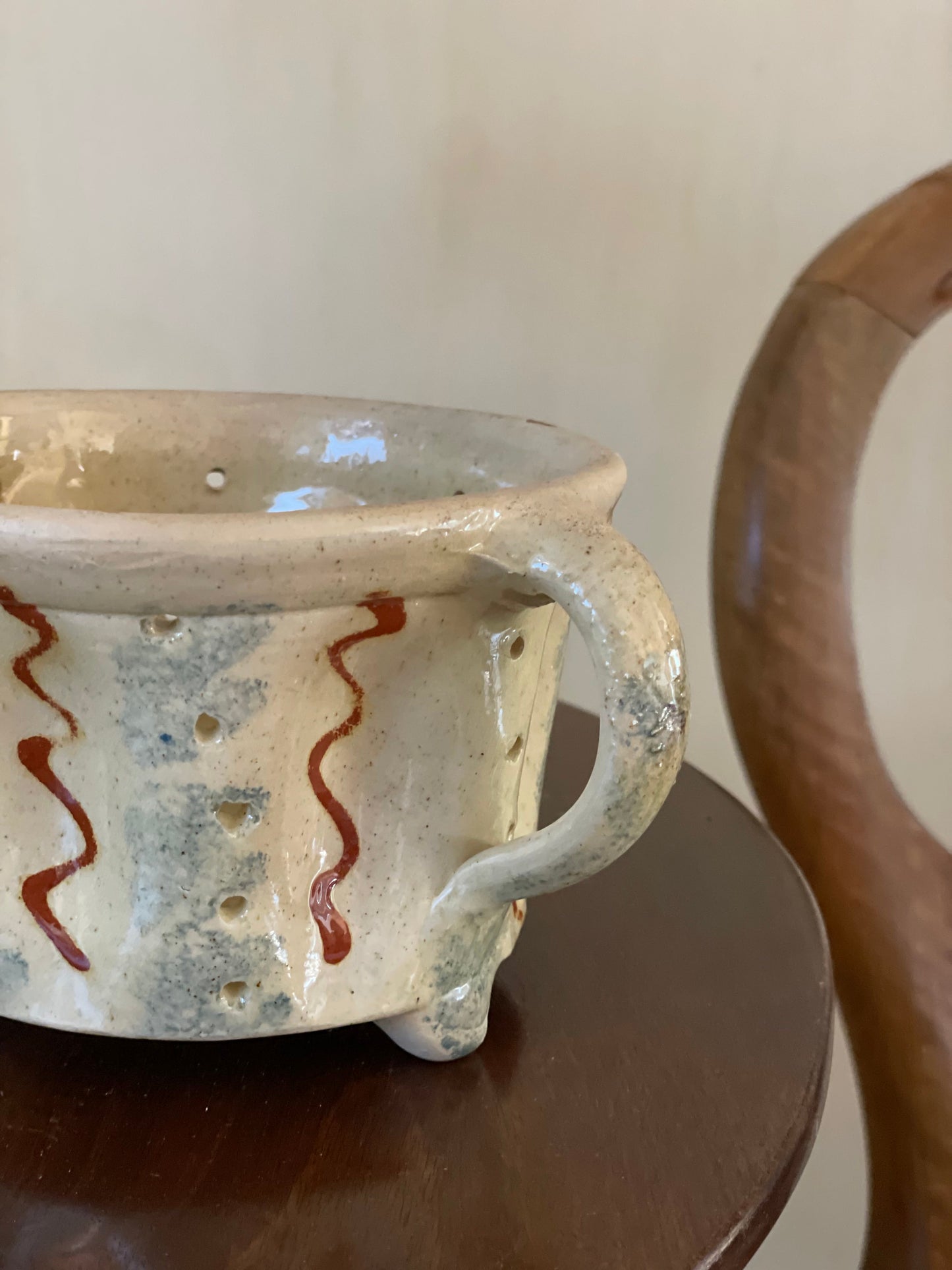 Strecurătoare vintage din ceramică