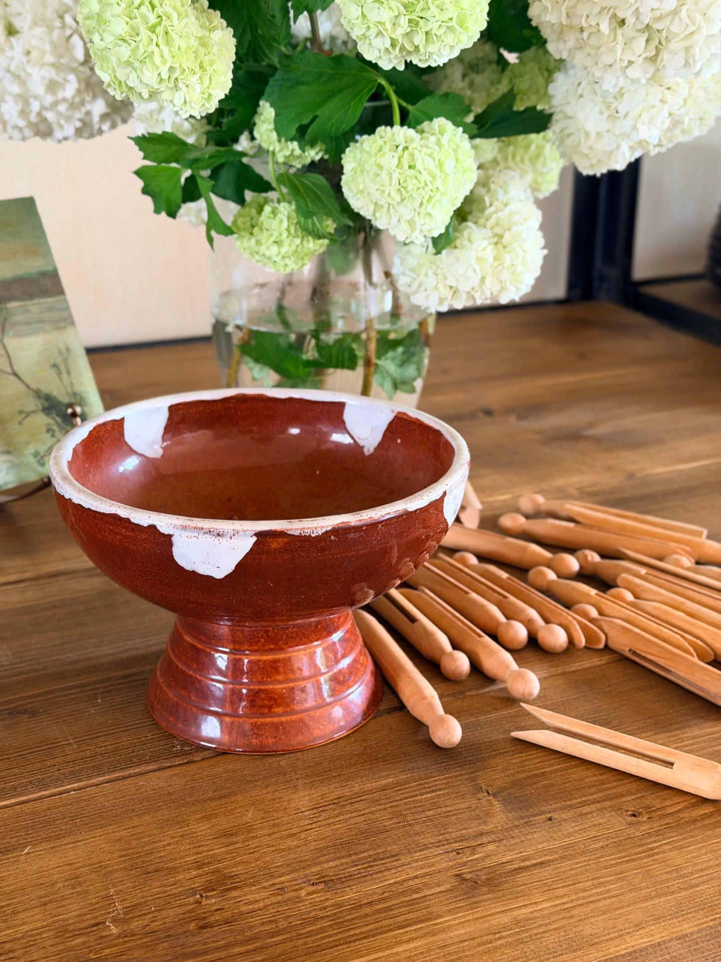 Bol cu picior pentru fructe din ceramică, lucrat manual