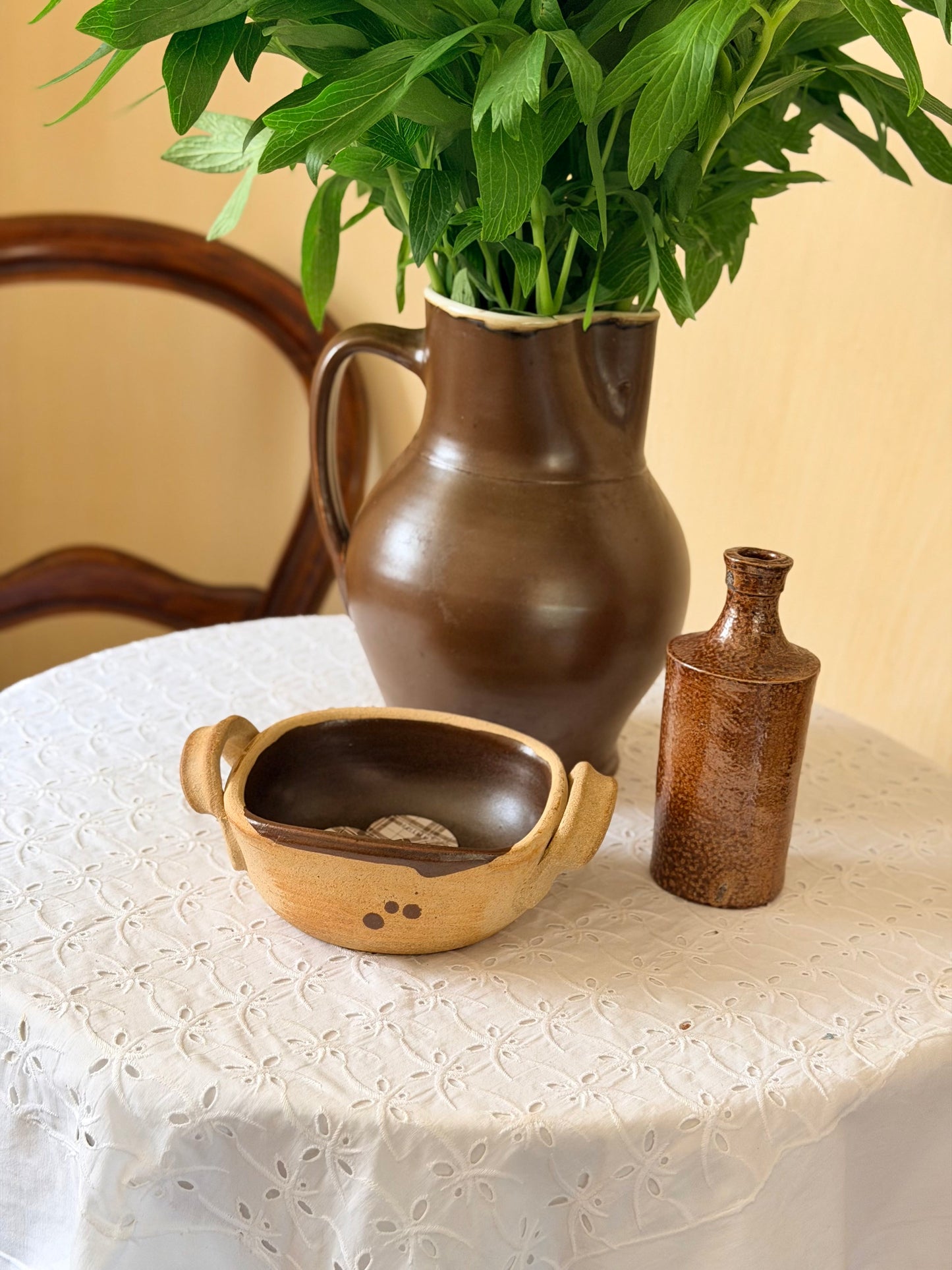 Vas mic pentru servire din ceramică, lucrat manual
