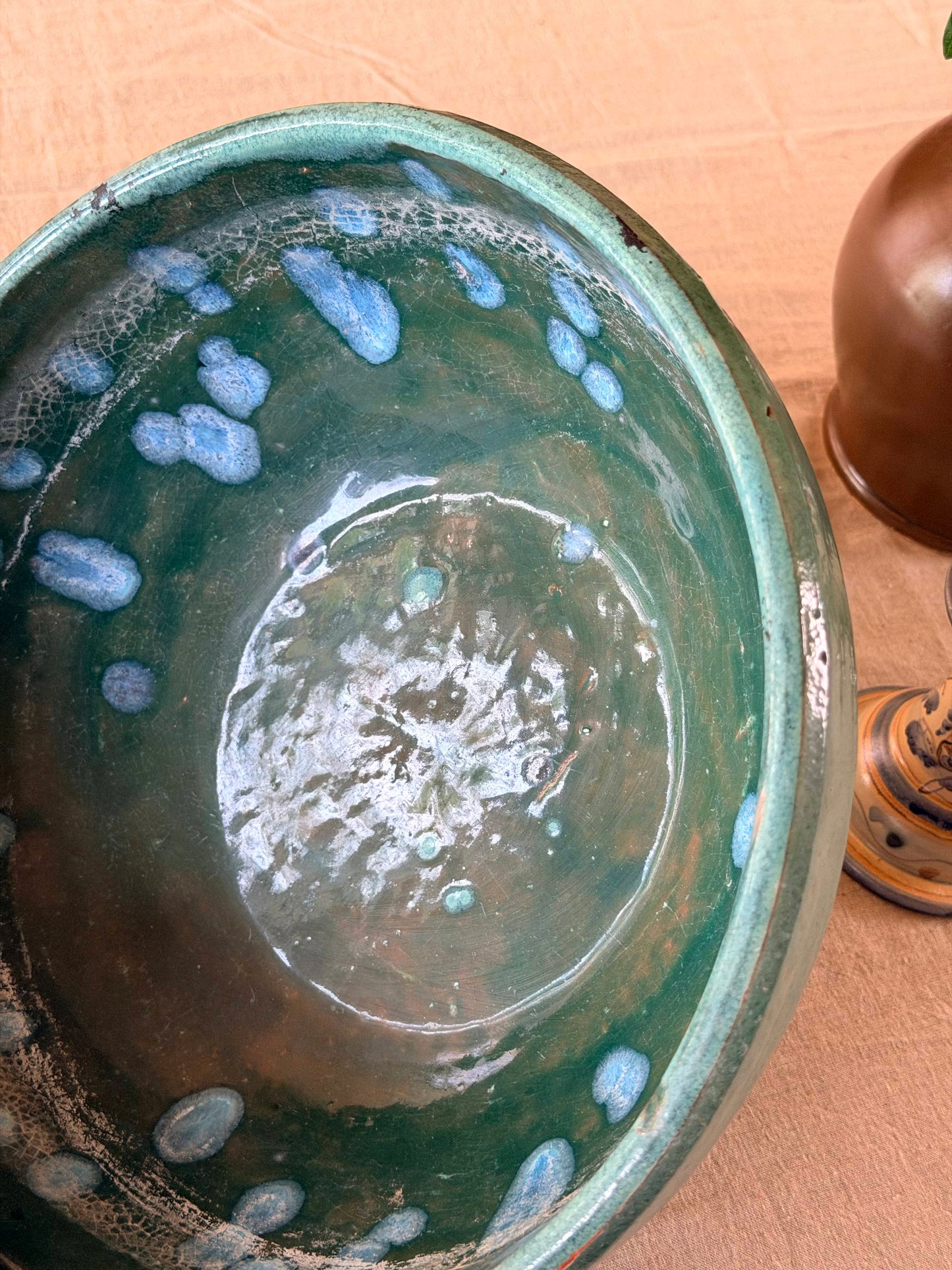 Vas de frământat din ceramică glazurată, lucrat manual