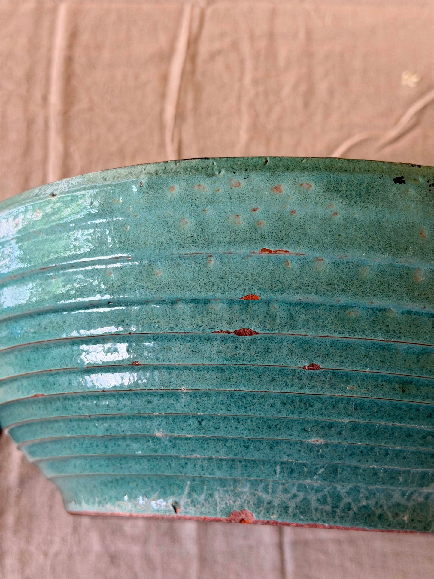 Vas de frământat din ceramică glazurată, lucrat manual