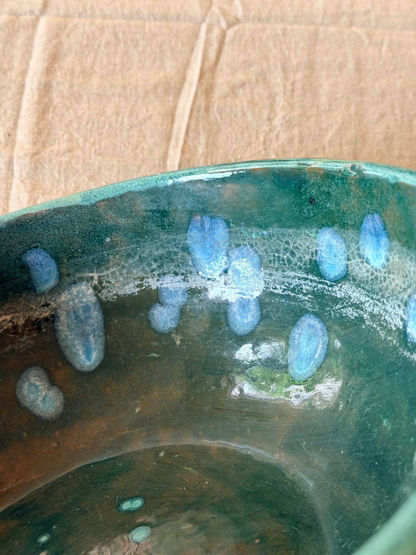 Vas de frământat din ceramică glazurată, lucrat manual